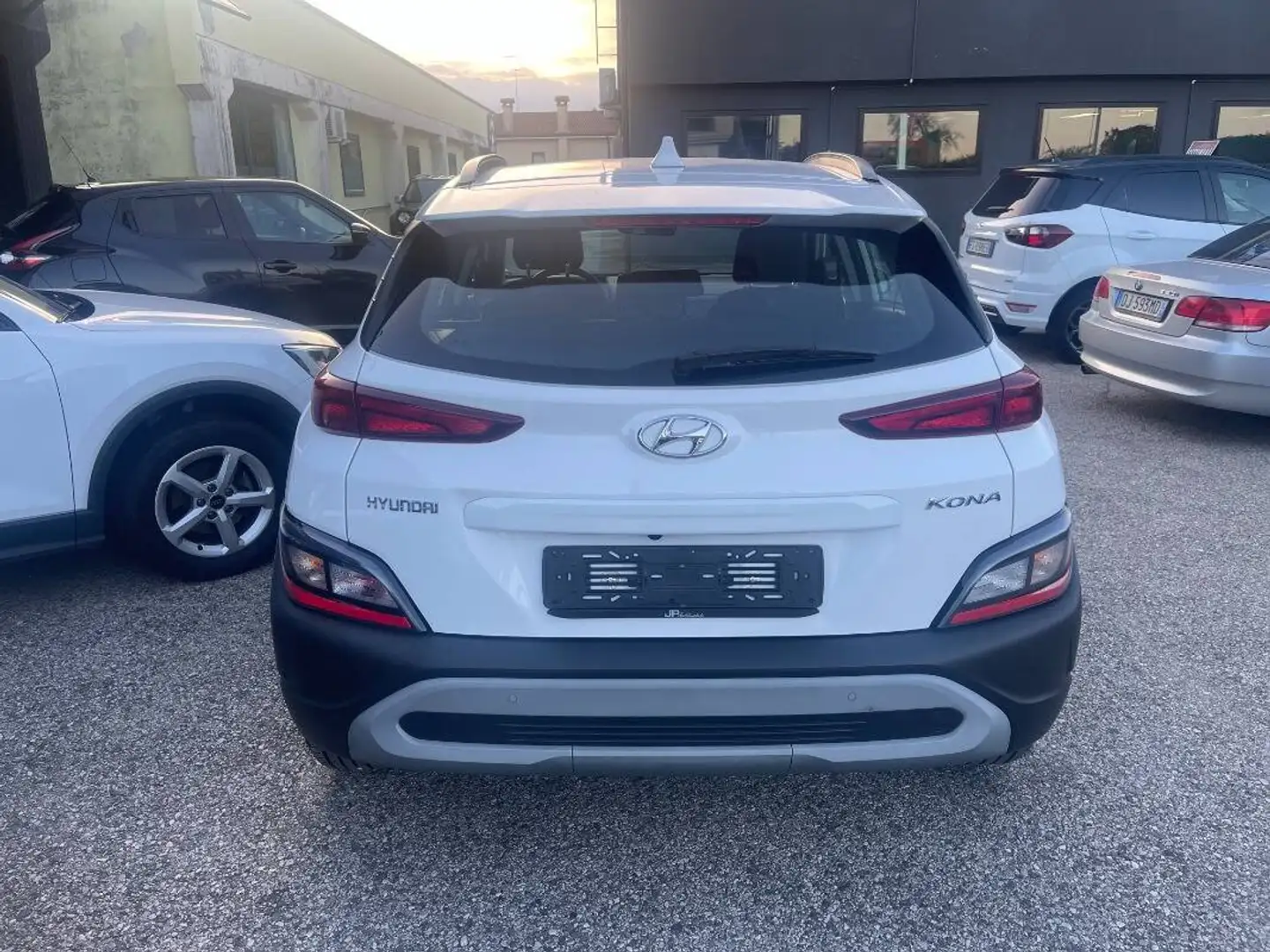 Hyundai KONA 1.0 t-gdi 48V Xtech 2wd 120cv imt Weiß - 2