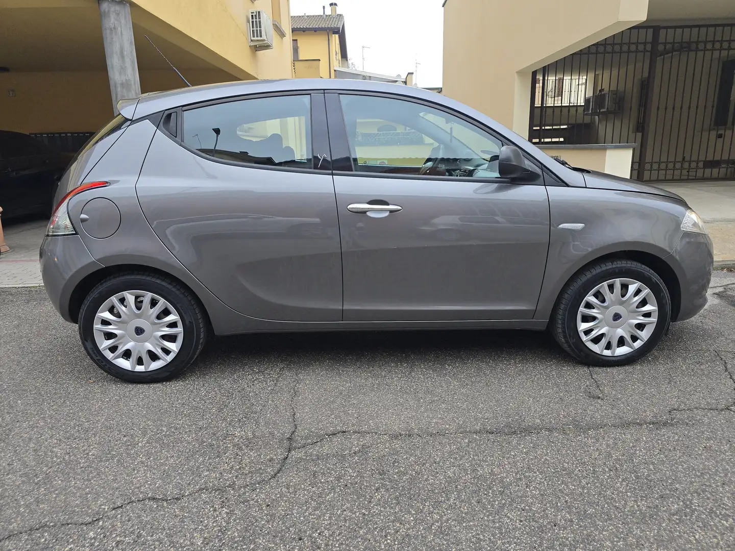 Lancia Ypsilon 1.2 8v Gold s&s 69cv PERFETTA - 2