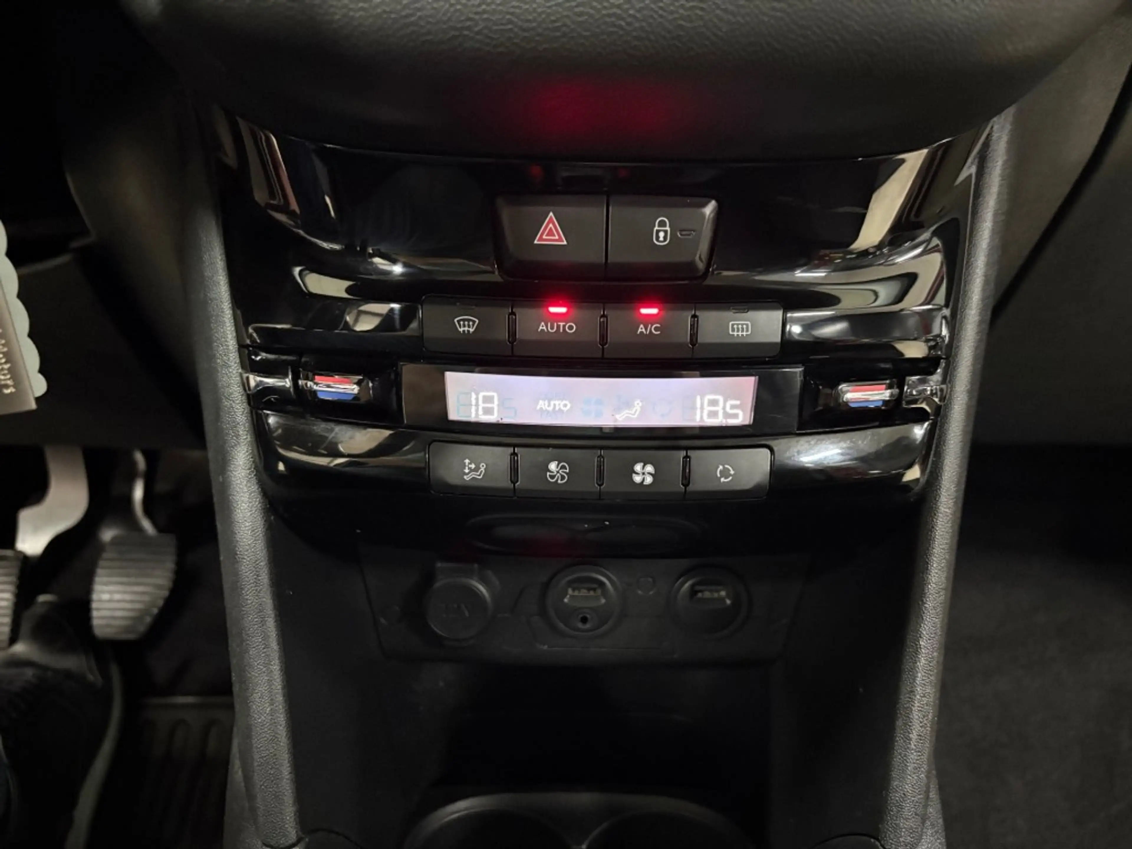 Peugeot 208 1.2 VTI ALLURE Panodak Navigatie Pdc ECC Airco Rev — photo 10