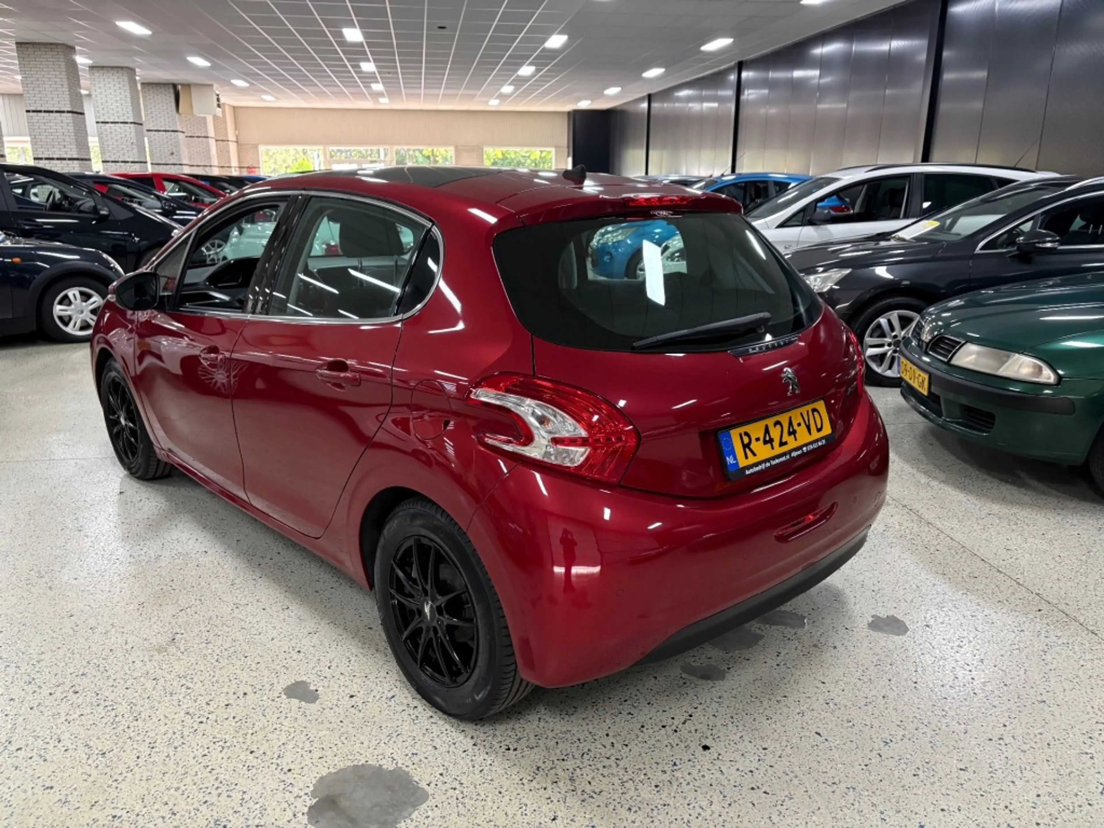 Peugeot 208 1.2 VTI ALLURE Panodak Navigatie Pdc ECC Airco Rev — photo 8