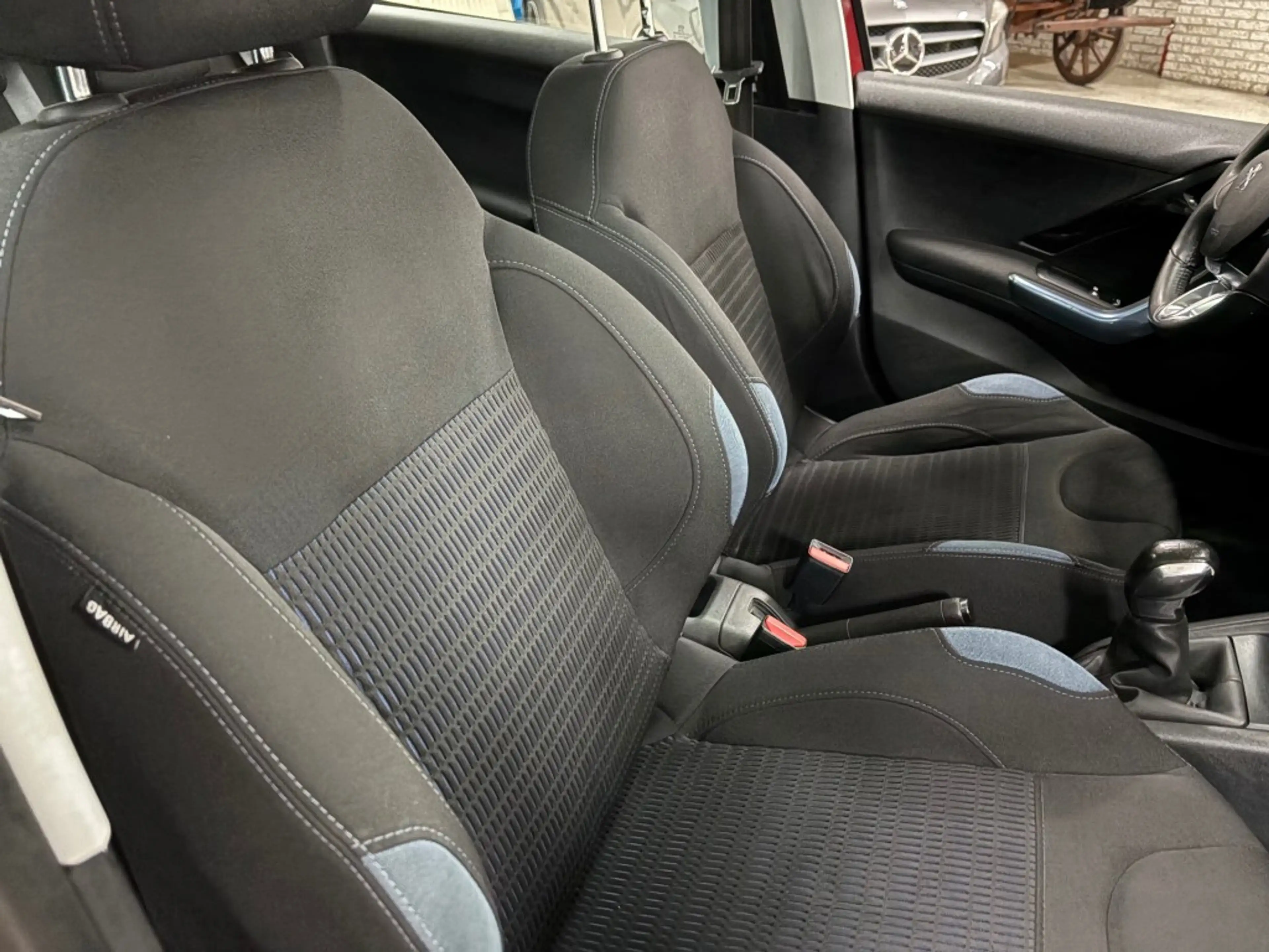 Peugeot 208 1.2 VTI ALLURE Panodak Navigatie Pdc ECC Airco Rev — photo 13