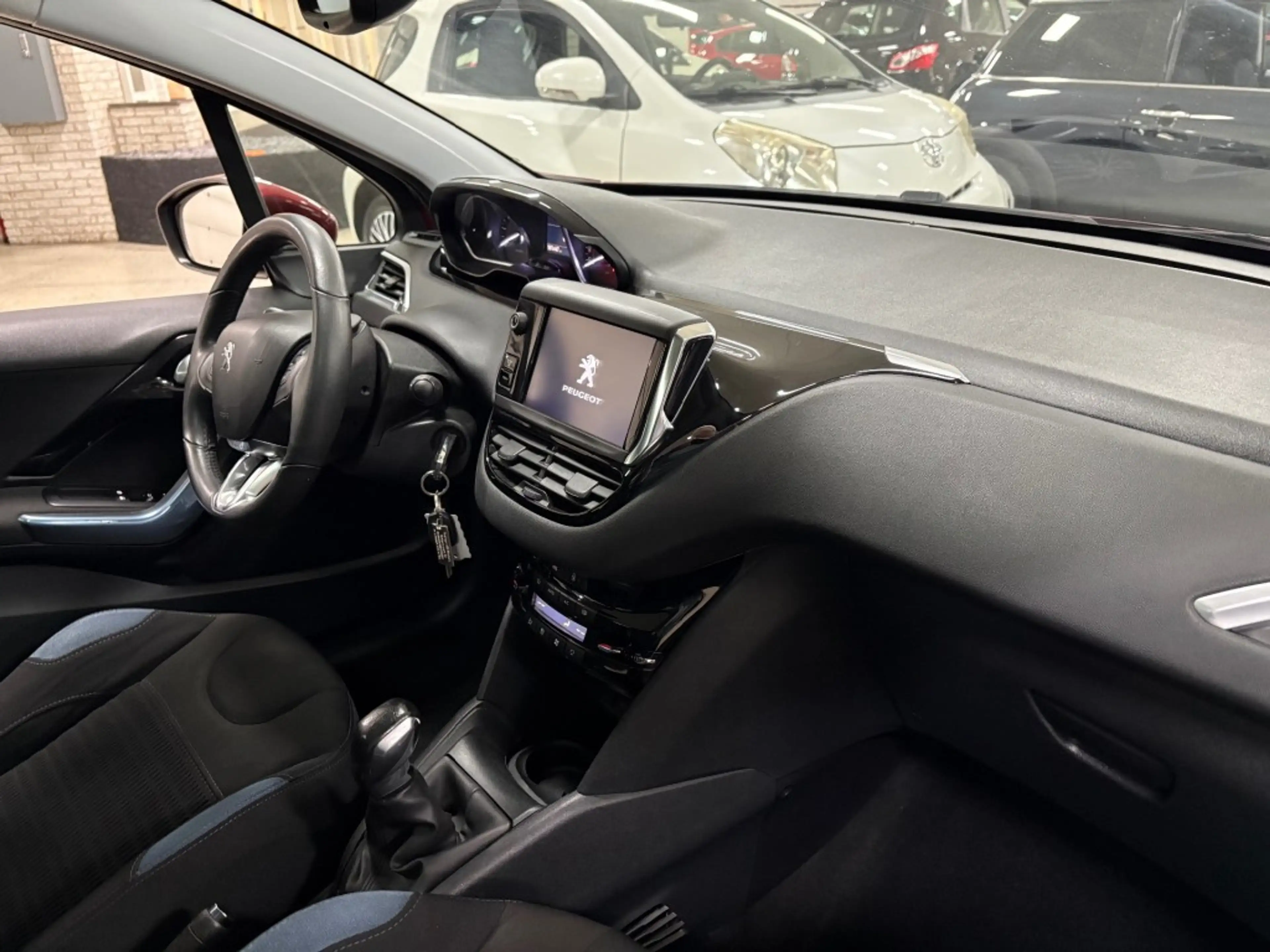 Peugeot 208 1.2 VTI ALLURE Panodak Navigatie Pdc ECC Airco Rev — photo 3