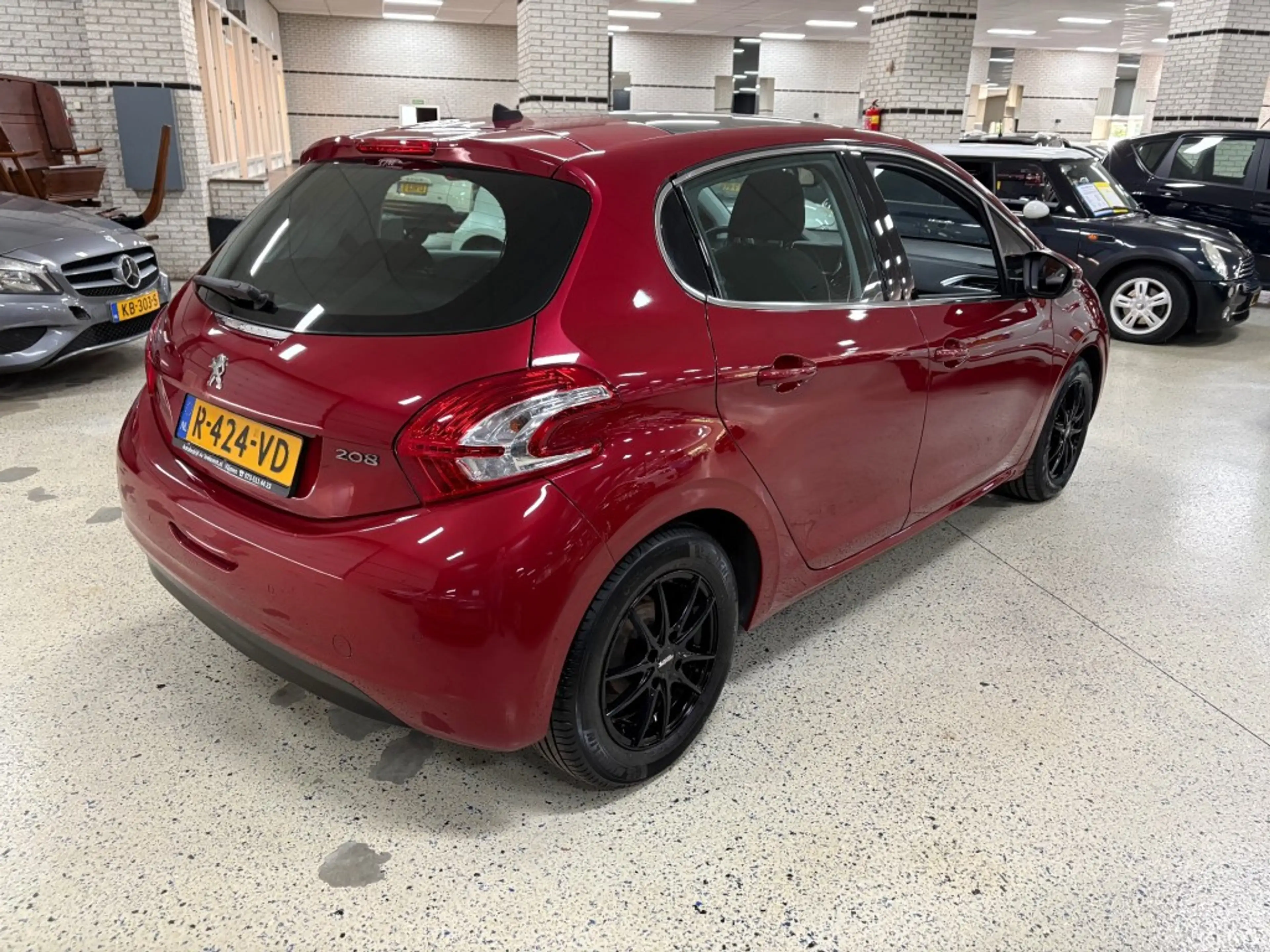 Peugeot 208 1.2 VTI ALLURE Panodak Navigatie Pdc ECC Airco Rev — photo 7