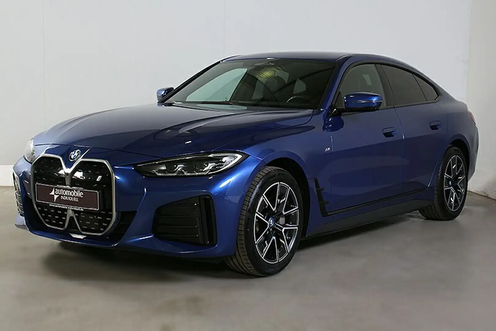 BMW i4 eDr. 40 Gran Coupé M Sportpaket H&K Widescree Bleu - 2