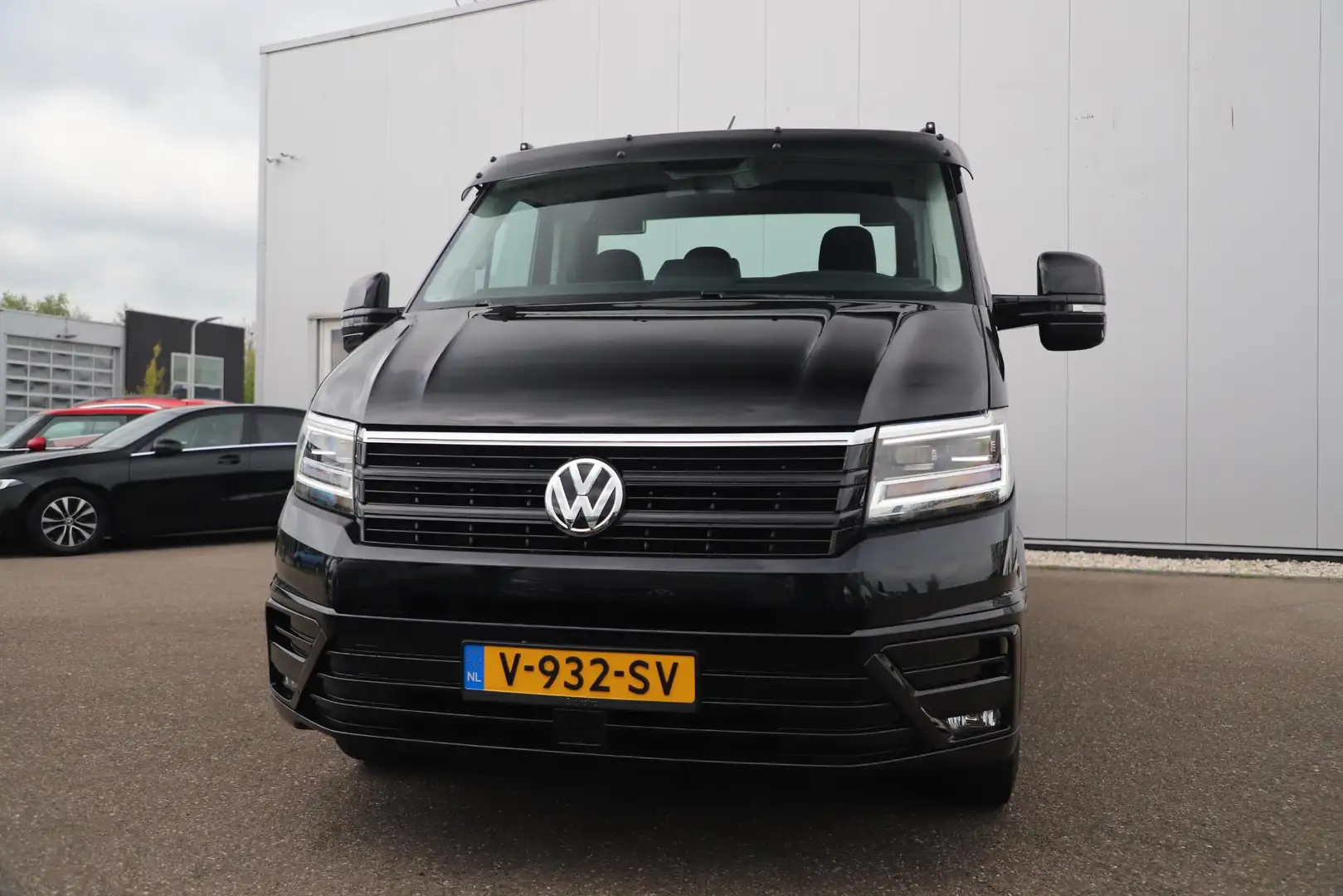 Volkswagen Crafter 35 2.0 TDI L4 4Motion Highline 177PK Automaat TIJH Zwart - 2
