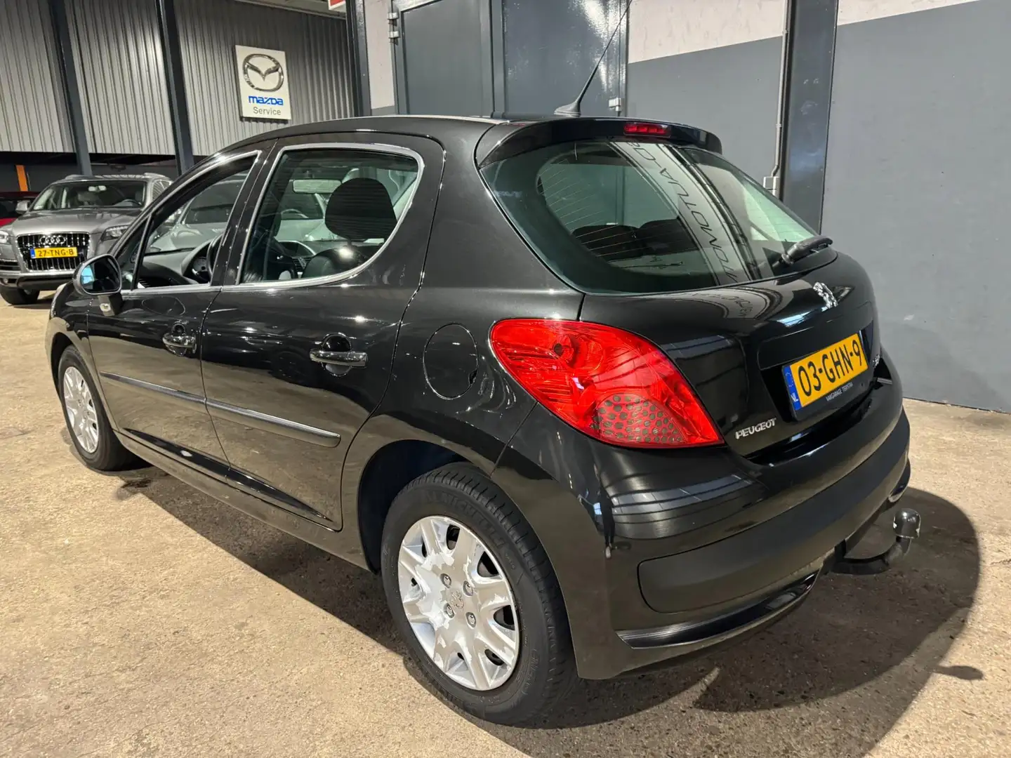 Peugeot 207 1.4 VTi Cool 'n Blue APK 2/2025 Zwart - 2
