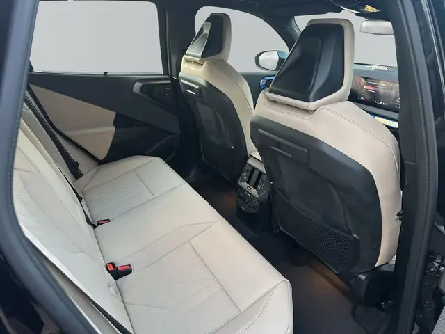 BMW X3 view 11