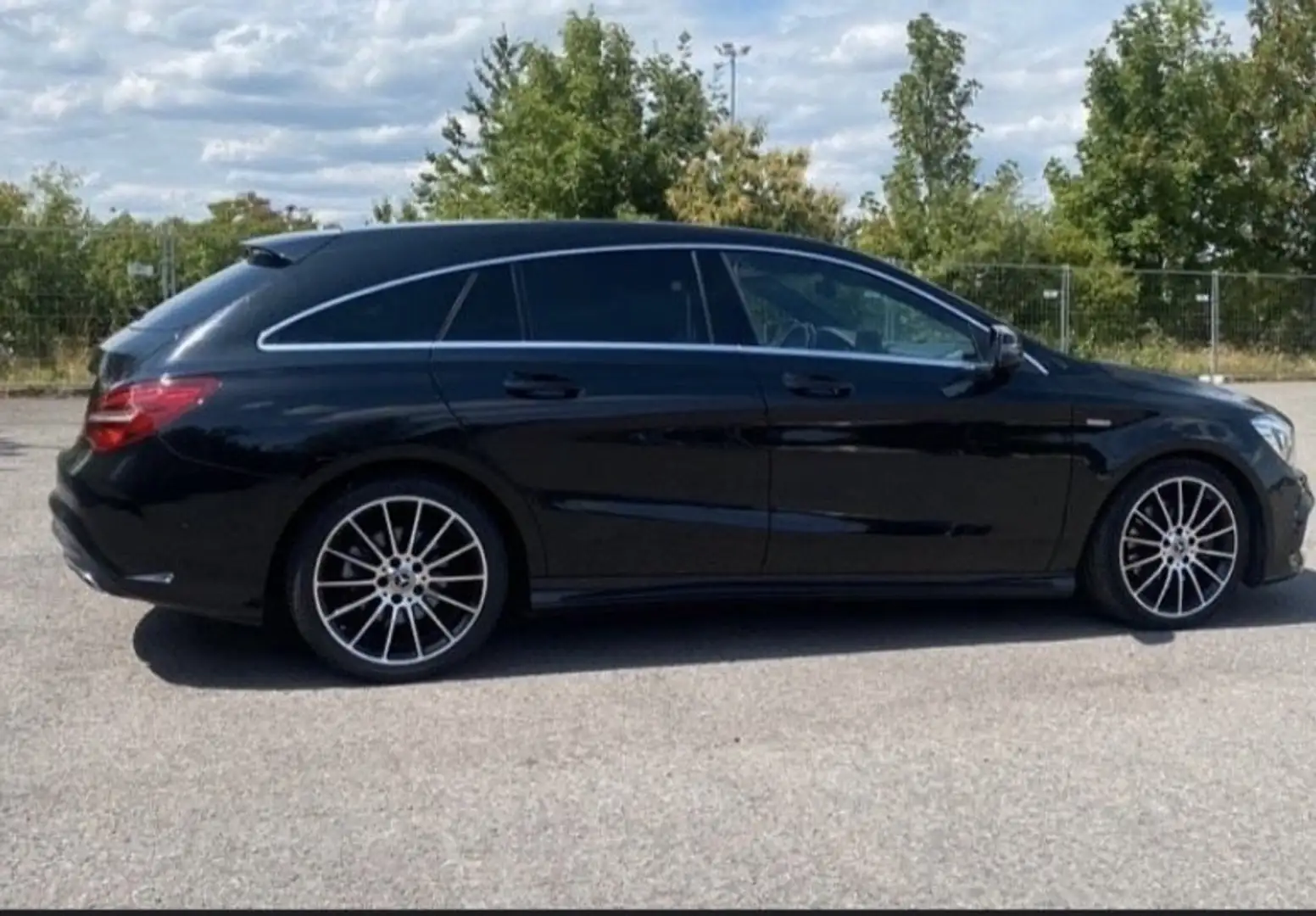 Mercedes-Benz CLA 220 Shooting Brake d 4Matic 7G-DCT AMG Line - 2