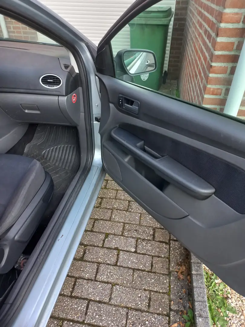 Ford Focus 1.6 16V Trend - 1