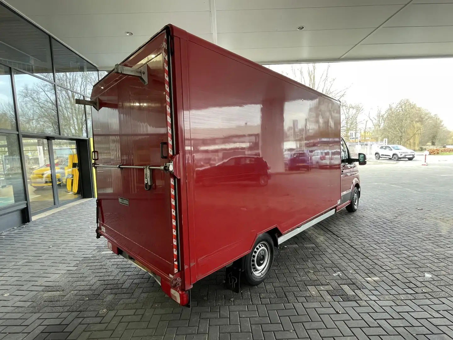 Volkswagen Crafter 35 2.0 TDI L4 | Spiegelbak | Laadklep | Automaat | Rood - 2