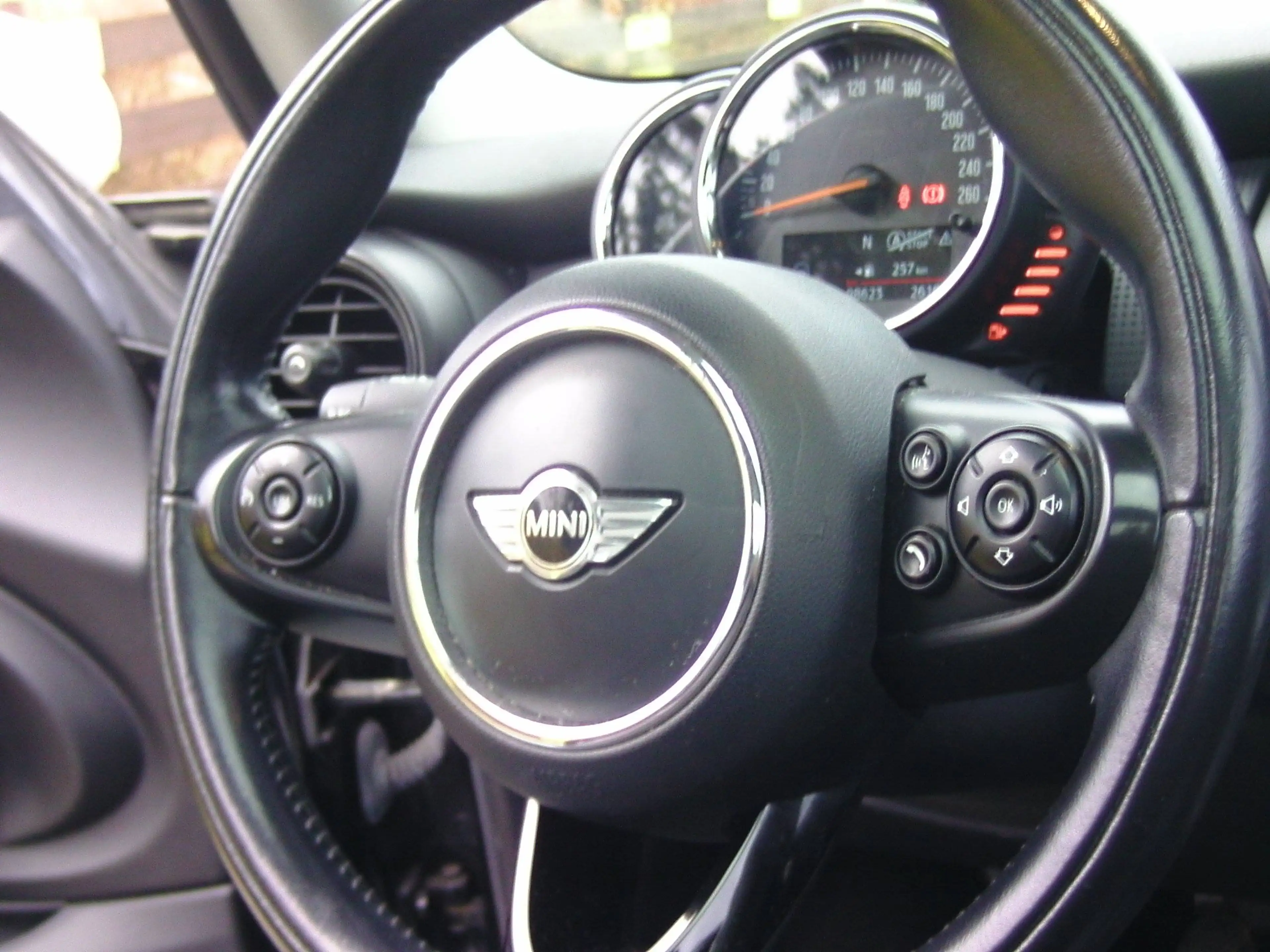 MINI Cooper 6-Gang, großes Panoramadach,Navi,Scheckh. — photo 2