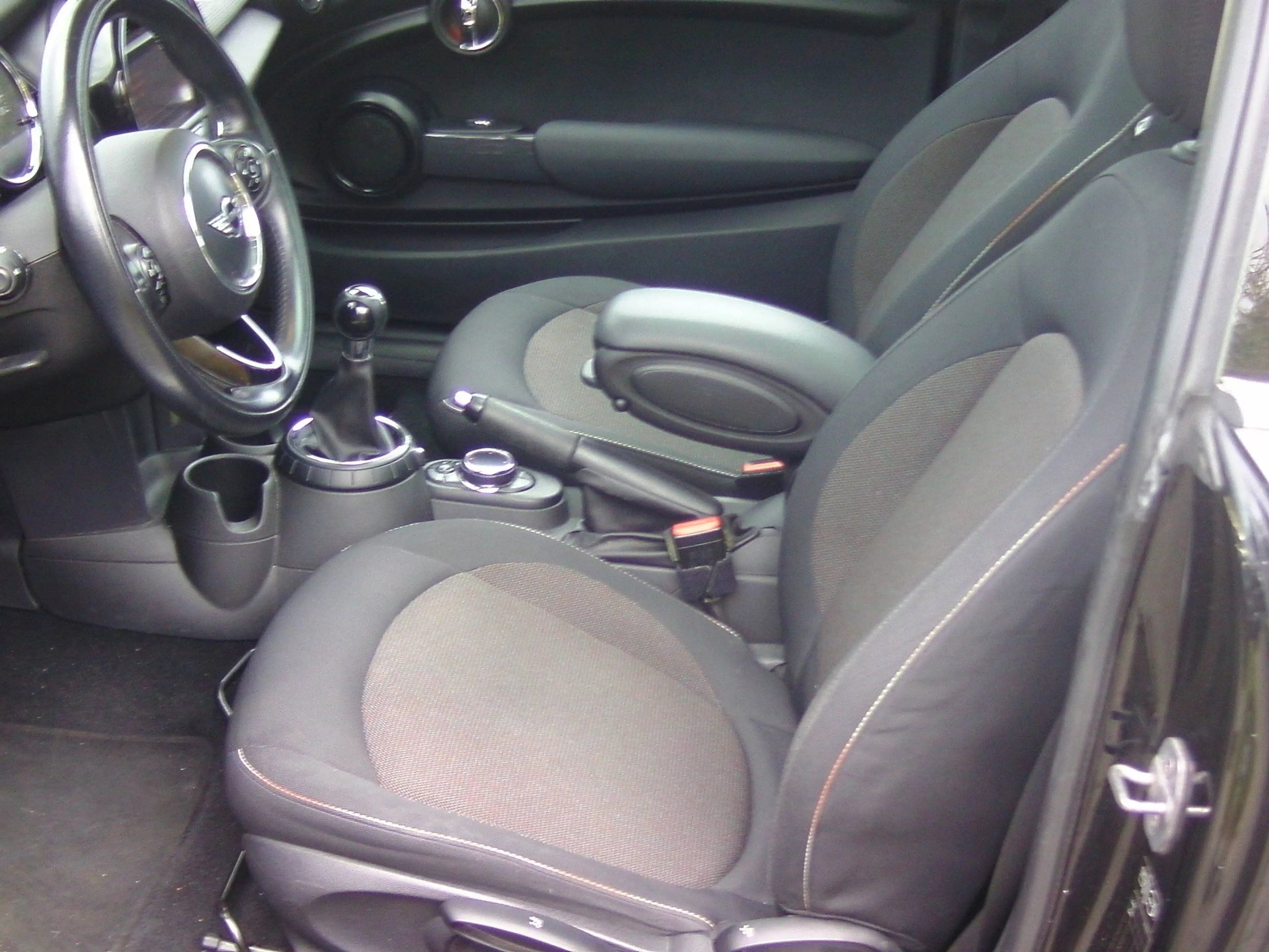 MINI Cooper 6-Gang, großes Panoramadach,Navi,Scheckh. — photo 7
