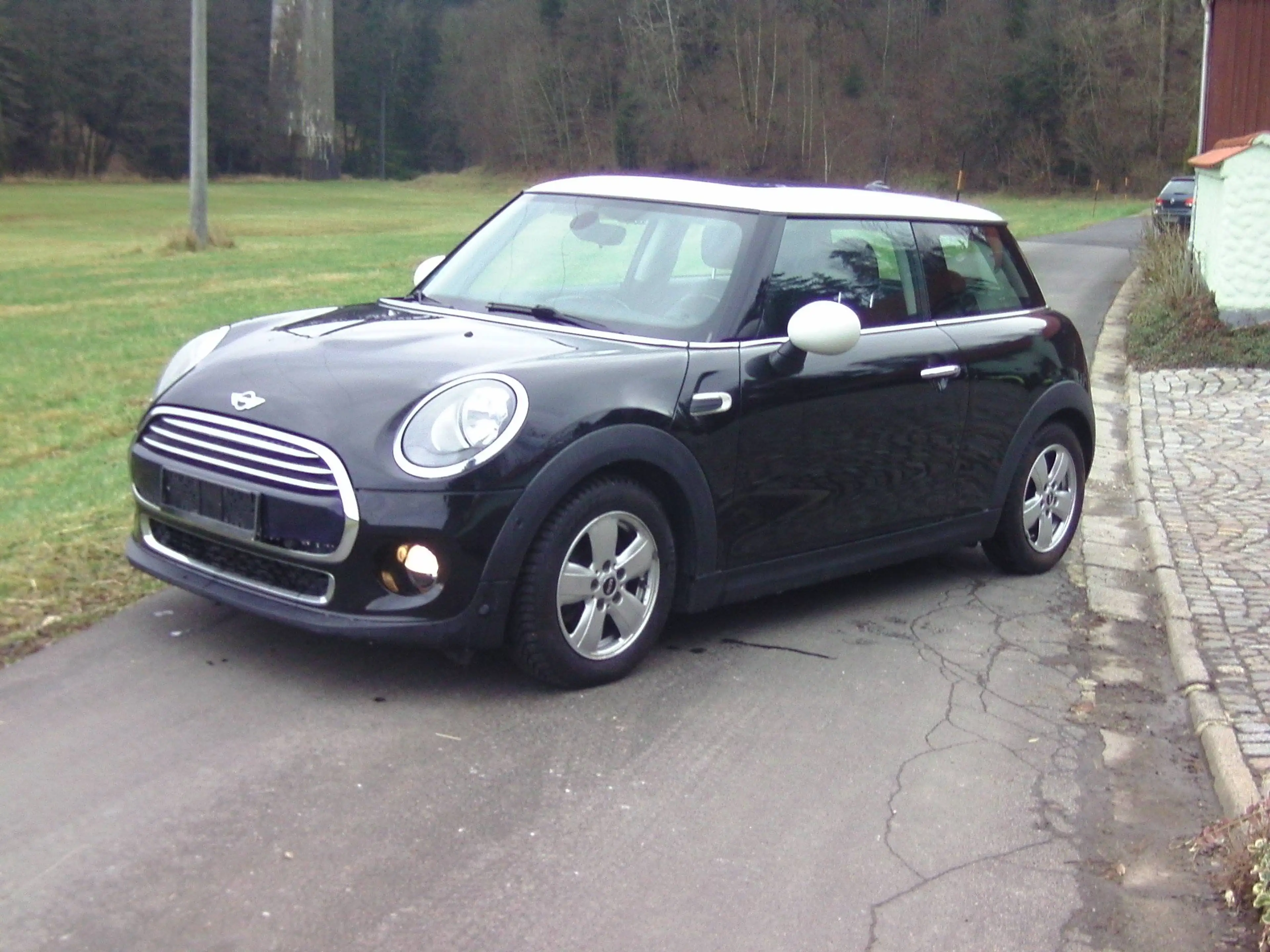 MINI Cooper 6-Gang, großes Panoramadach,Navi,Scheckh.