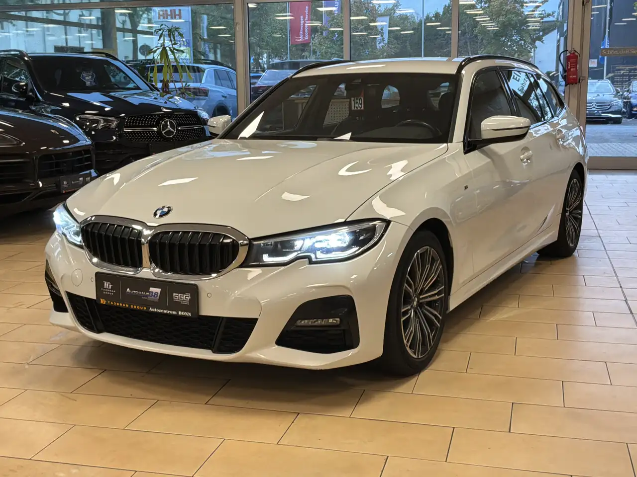 BMW 330 xDrive*M Sport*ST-heiz*Erlebniss.*Leder Alc — photo 1 of 27
