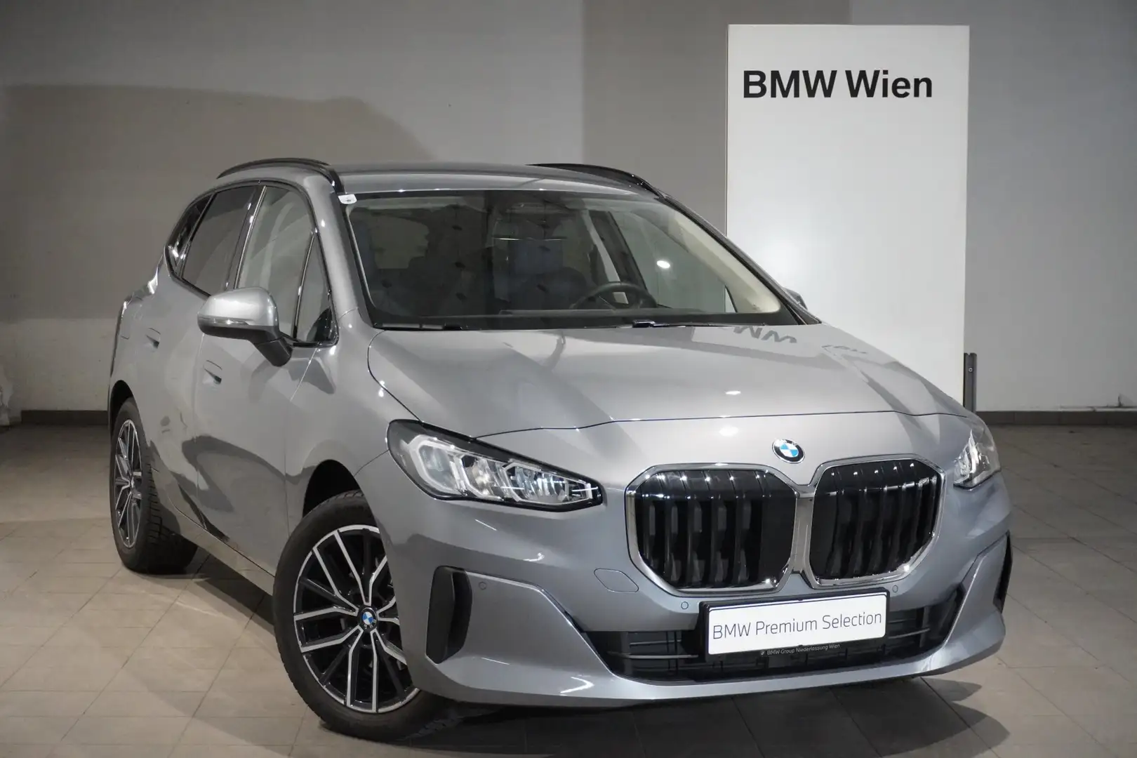 BMW 216 i Grau - 1