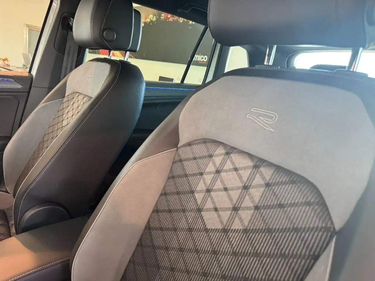 Volkswagen Tiguan 2.0 TDI DSG R-Line Luci Ambient/Retroc, миниатюра 16