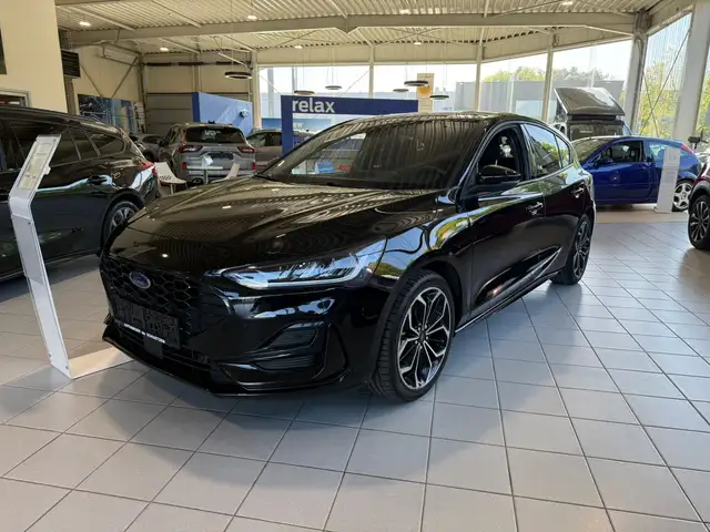 Ford Focus ST line 1.0 125 pk met winterpack / 1 jaar garant