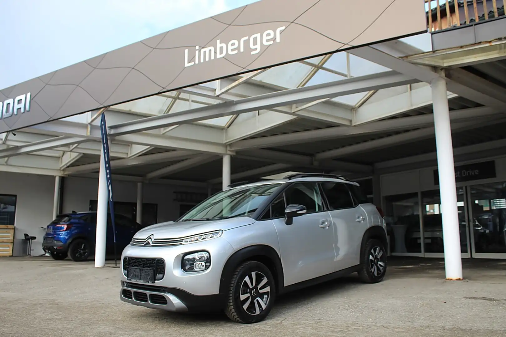Citroen C3 Aircross PureTech 130 S&S 6-Gang-Manuell Shine Silber - 1