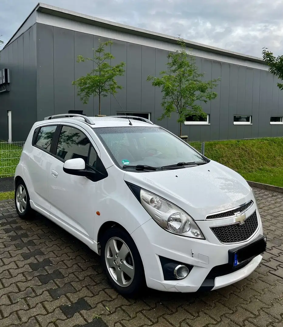 Chevrolet Spark 1.2 LT Белый - 1