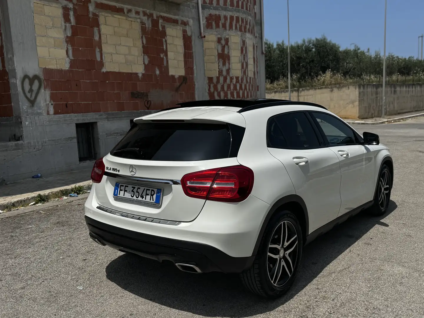 Mercedes-Benz GLA 180 premium enduro Bianco - 2