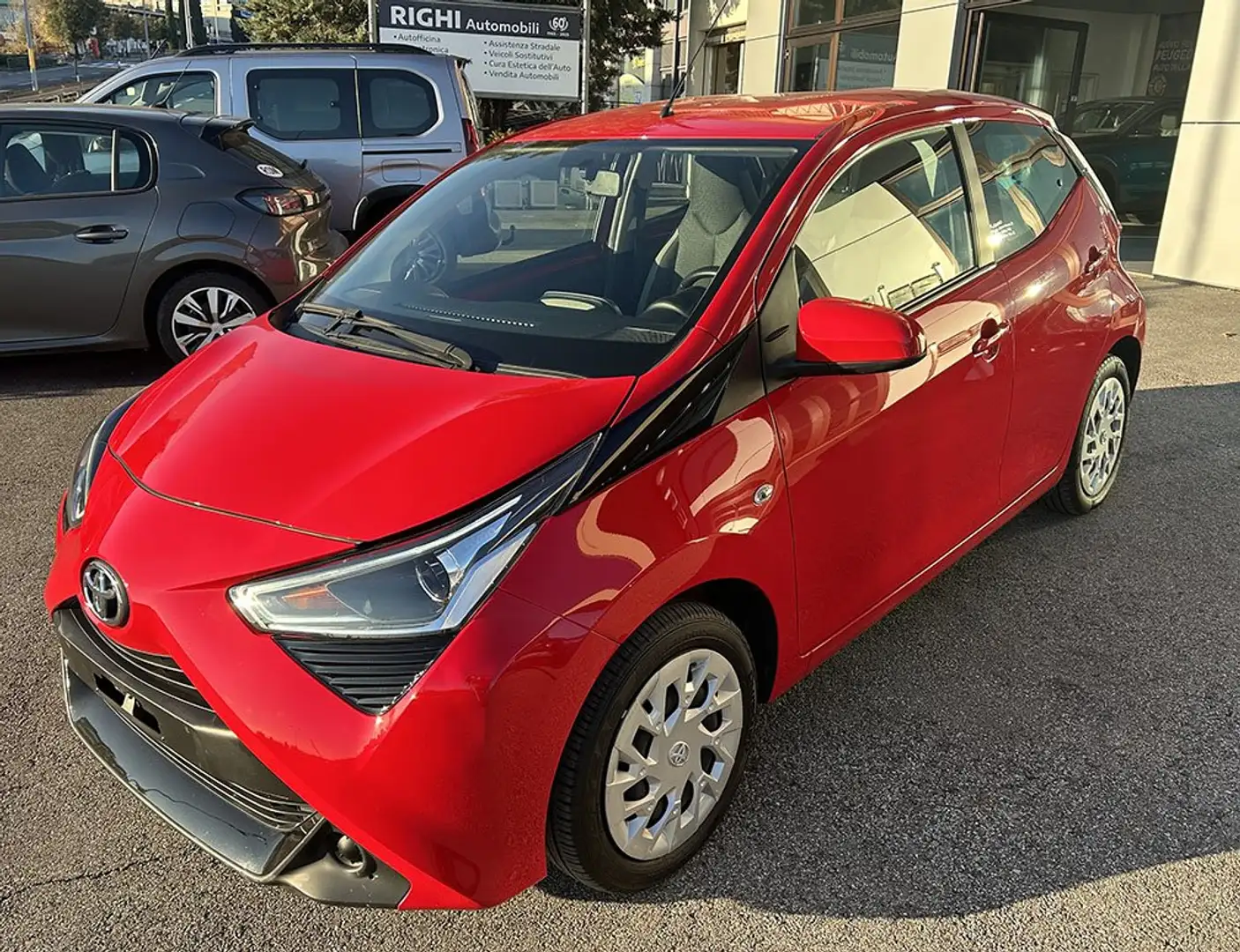 Toyota Aygo Aygo 5p 1.0 x-play 72cv Rosso - 1