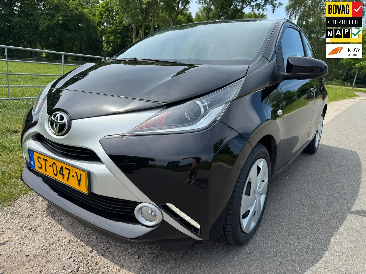 Toyota Aygo 1.0 VVT-i x-nav keurige auto met Apple CarPlay/And Noir - 1
