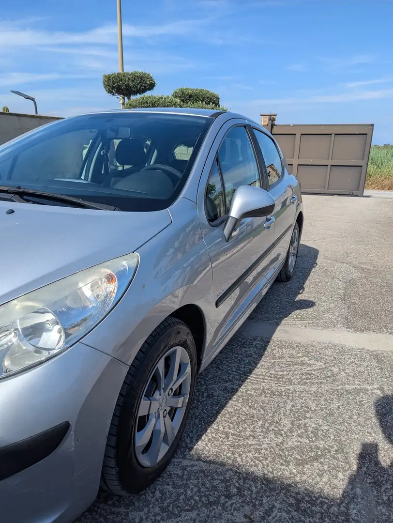 Peugeot 207 5p 1.4 hdi One-Line - 2