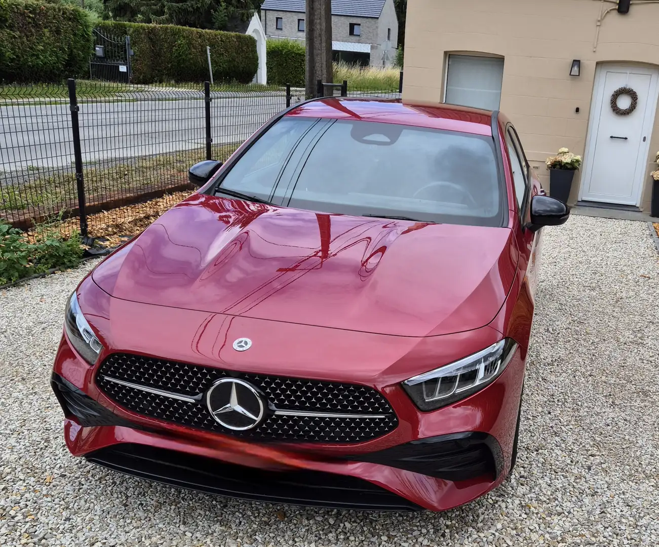 Mercedes-Benz A 180 AMG LINE 2025 Rouge - 1