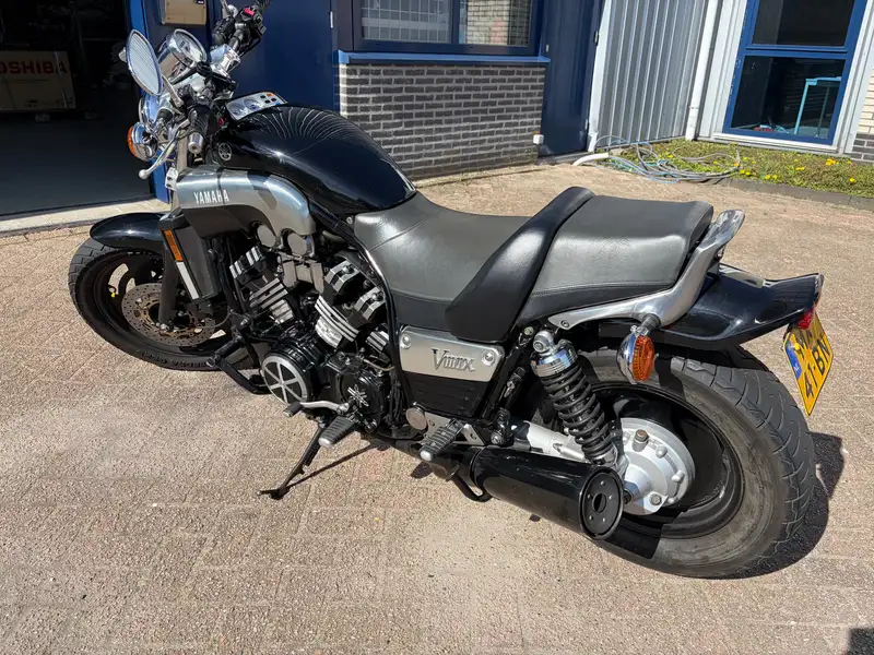 Yamaha VMAX - foto 3