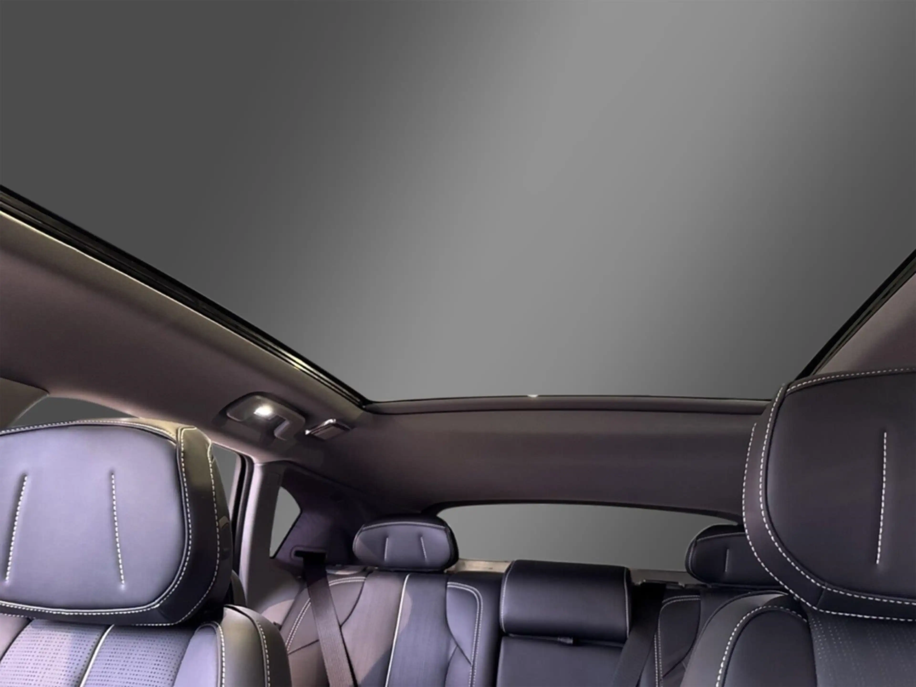 Cadillac Optiq AWD Studio Edition 1 of 50 inkl. Winterrad — photo 12