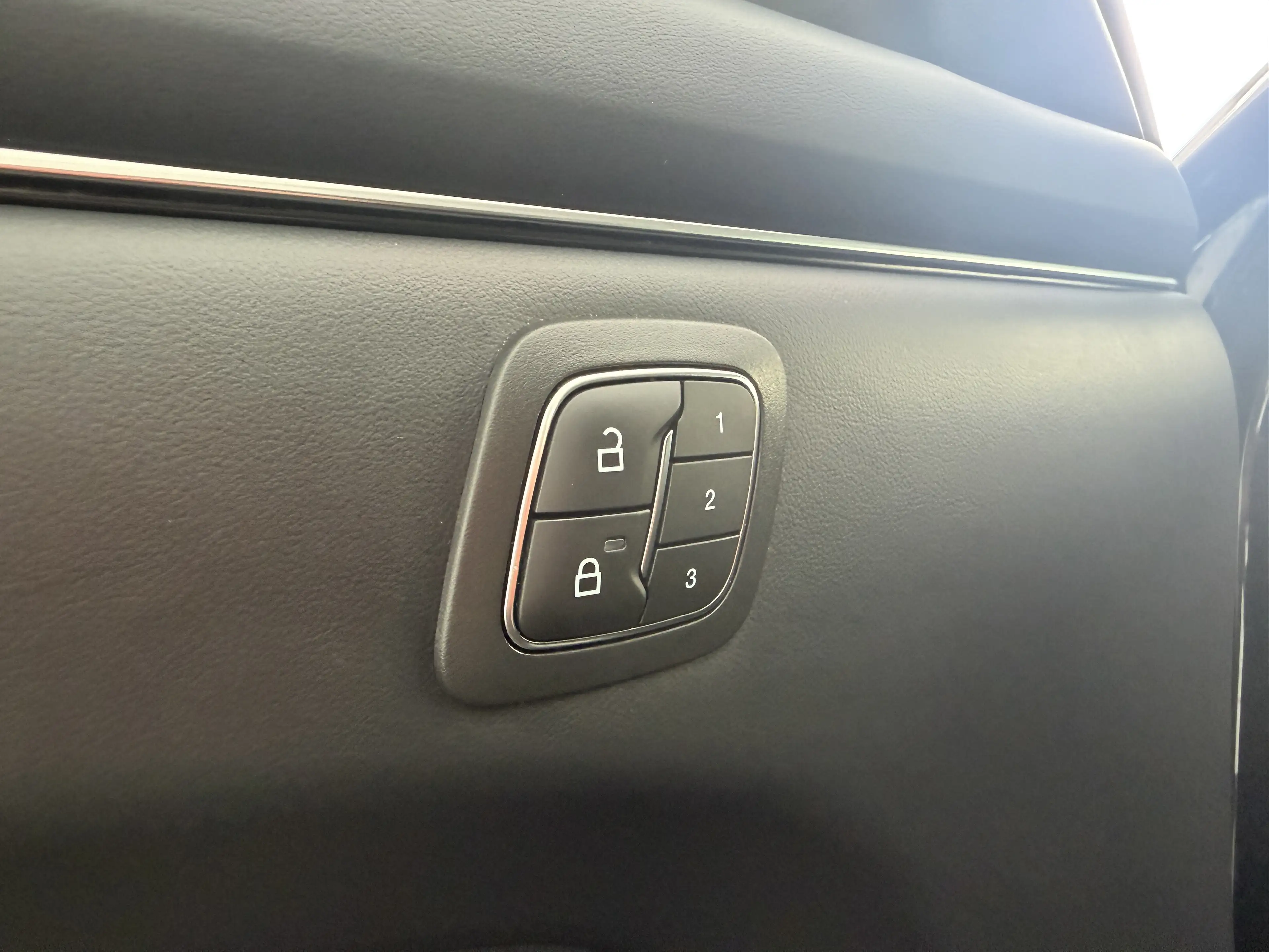 Ford Mustang Mach-E AWD Elektro Extended Range * MWST * 20 ZOLL — photo 15