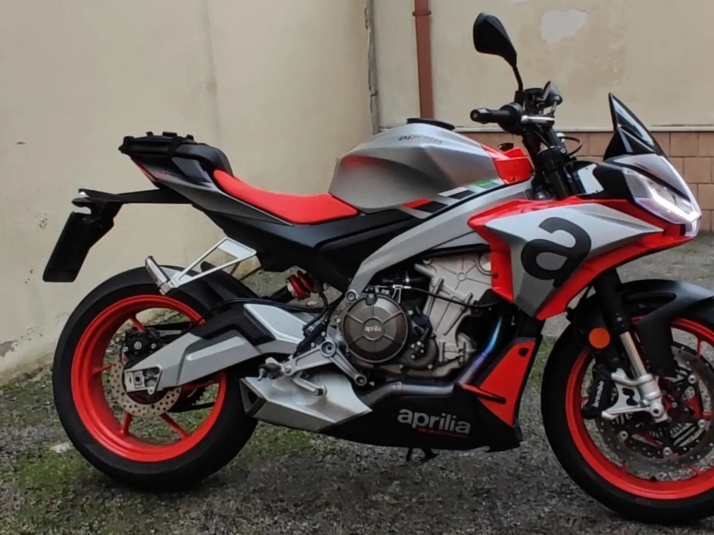 Aprilia Tuono Серый - 1