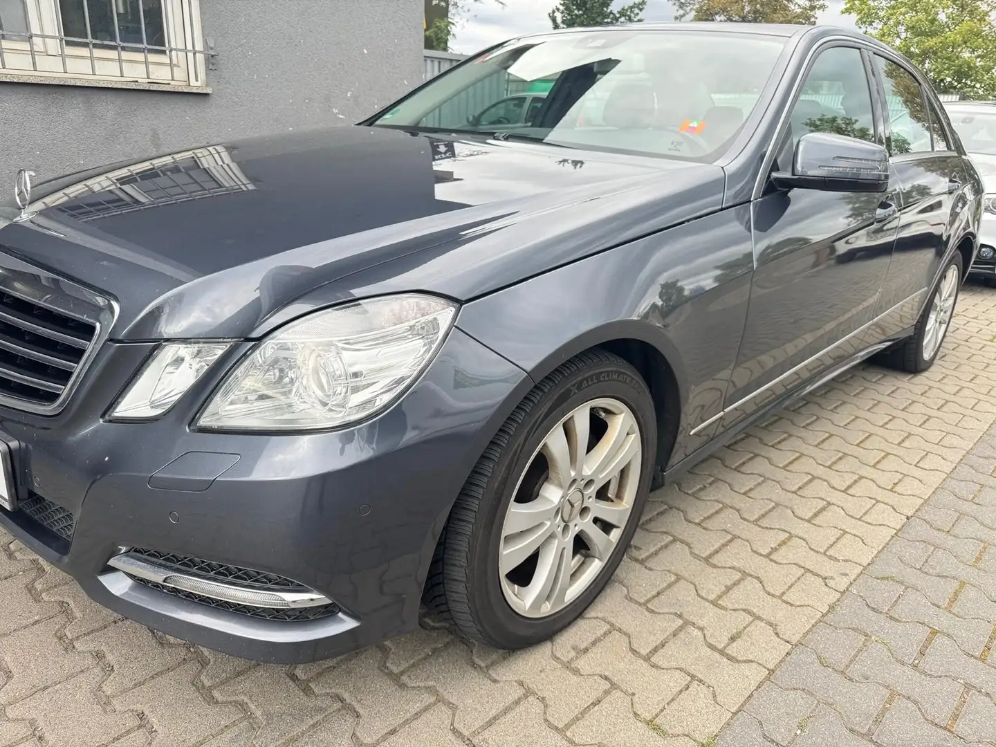 Mercedes-Benz E 300 E 300 CDI BlueEfficiency (212.021) Grau - 2