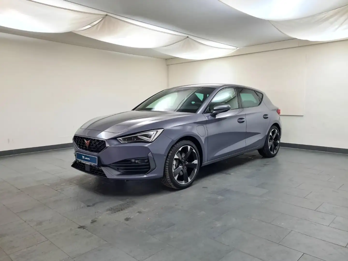 CUPRA Leon 1.4 e-Hybrid SHZ SpurH Navi WR Grau - 2