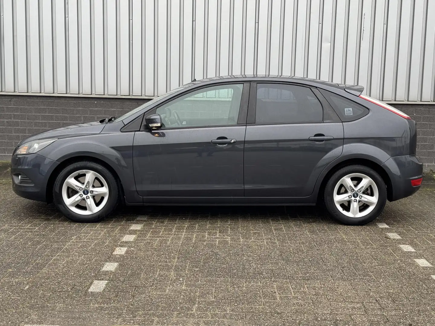 Ford Focus 2.0 Ghia Sport | Automaat | CLIMA Grijs - 2