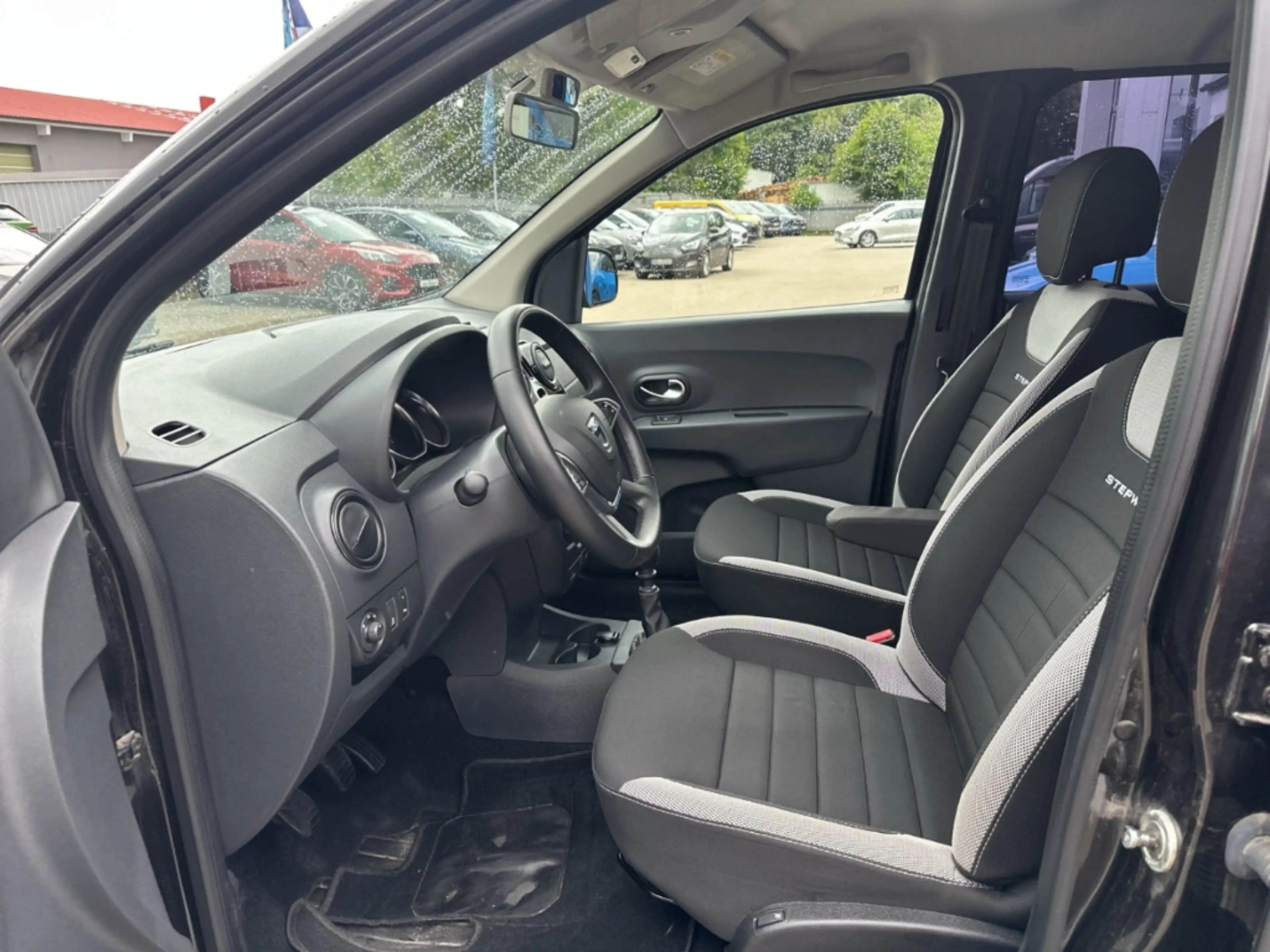 Dacia Lodgy 1.3 TCe 130 STEPWAY GPF NAVI KLIMA DAB RFK ALU — photo 9