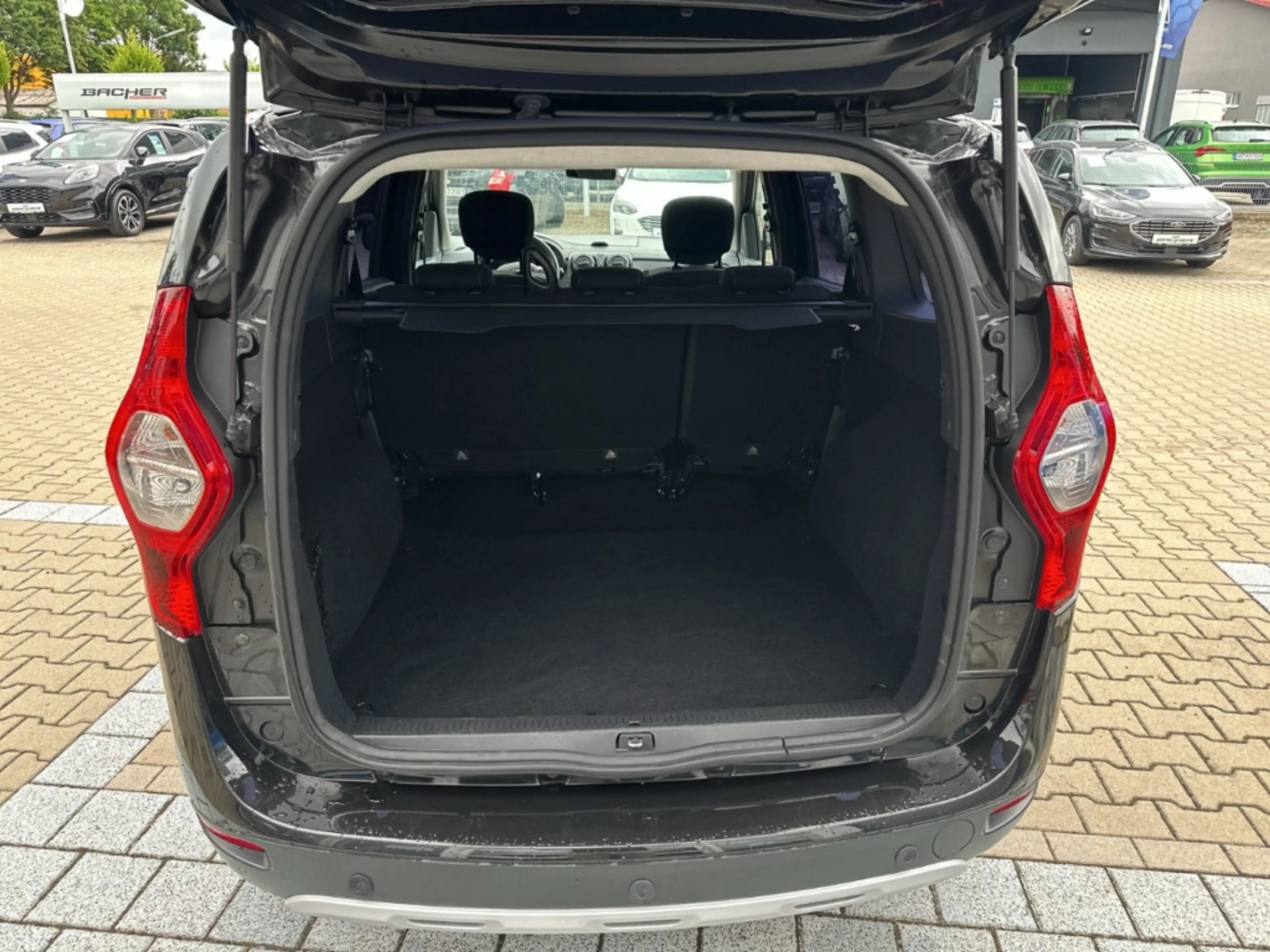 Dacia Lodgy 1.3 TCe 130 STEPWAY GPF NAVI KLIMA DAB RFK ALU — photo 15