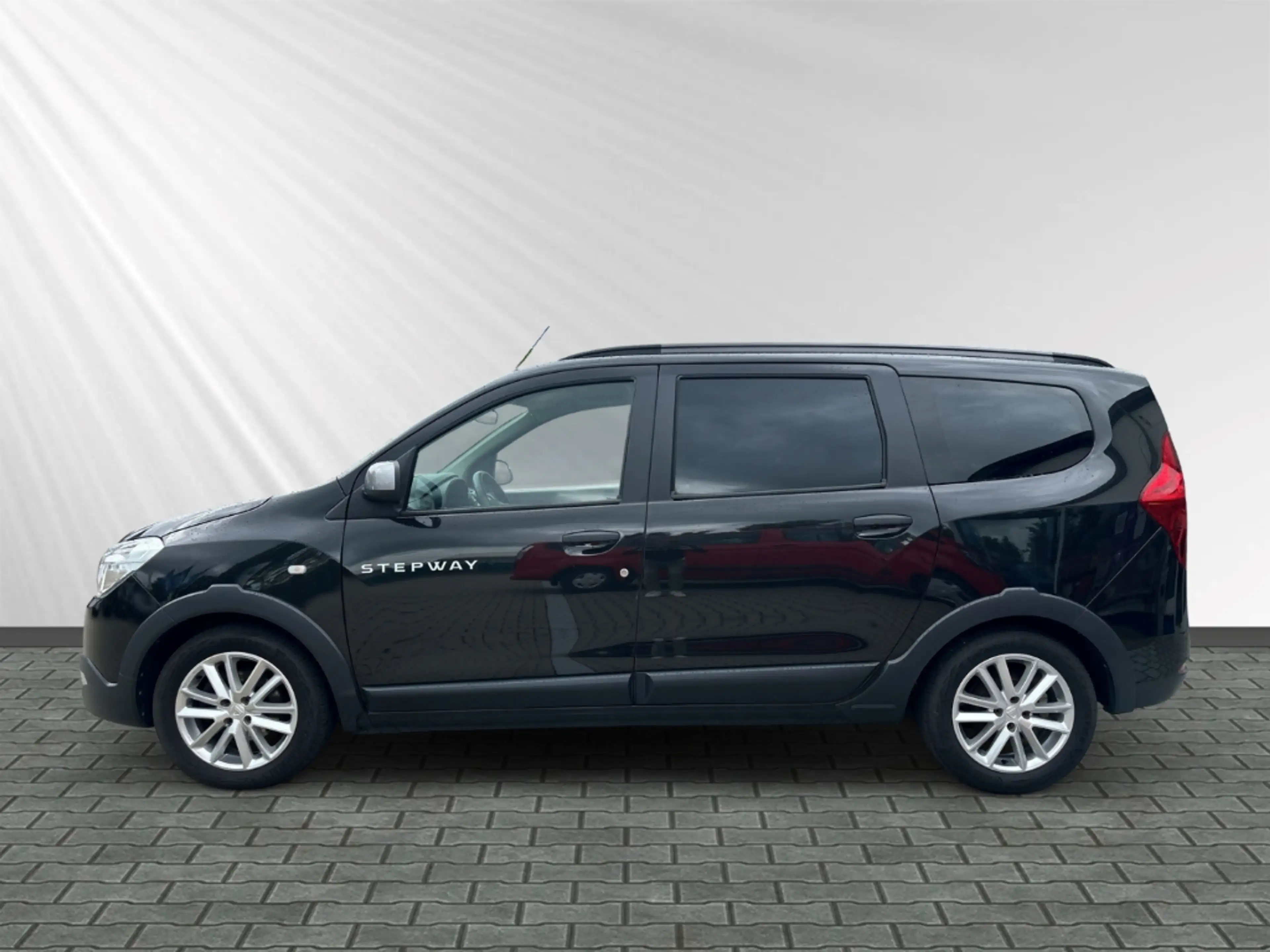 Dacia Lodgy 1.3 TCe 130 STEPWAY GPF NAVI KLIMA DAB RFK ALU — photo 2