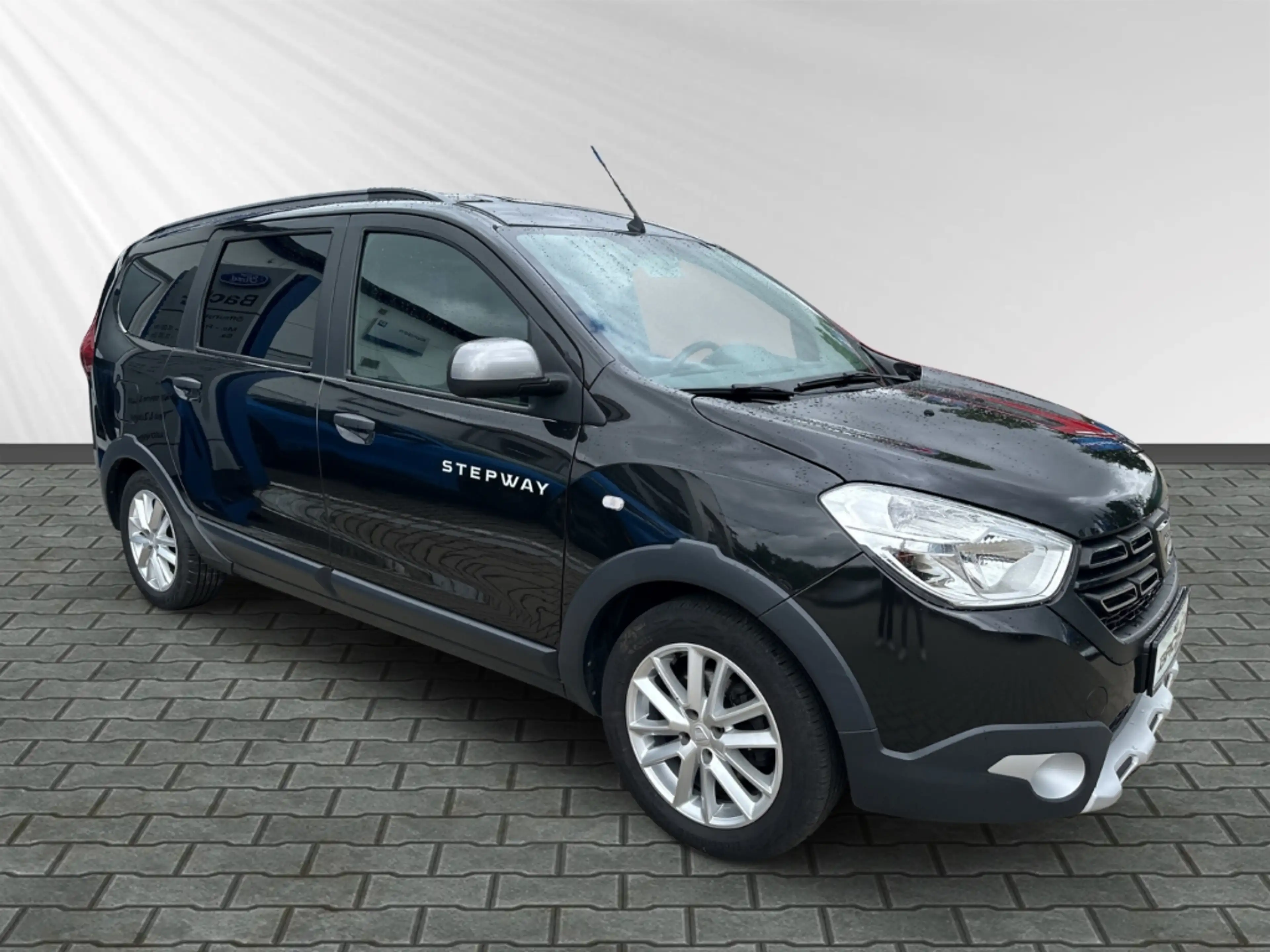 Dacia Lodgy 1.3 TCe 130 STEPWAY GPF NAVI KLIMA DAB RFK ALU — photo 7