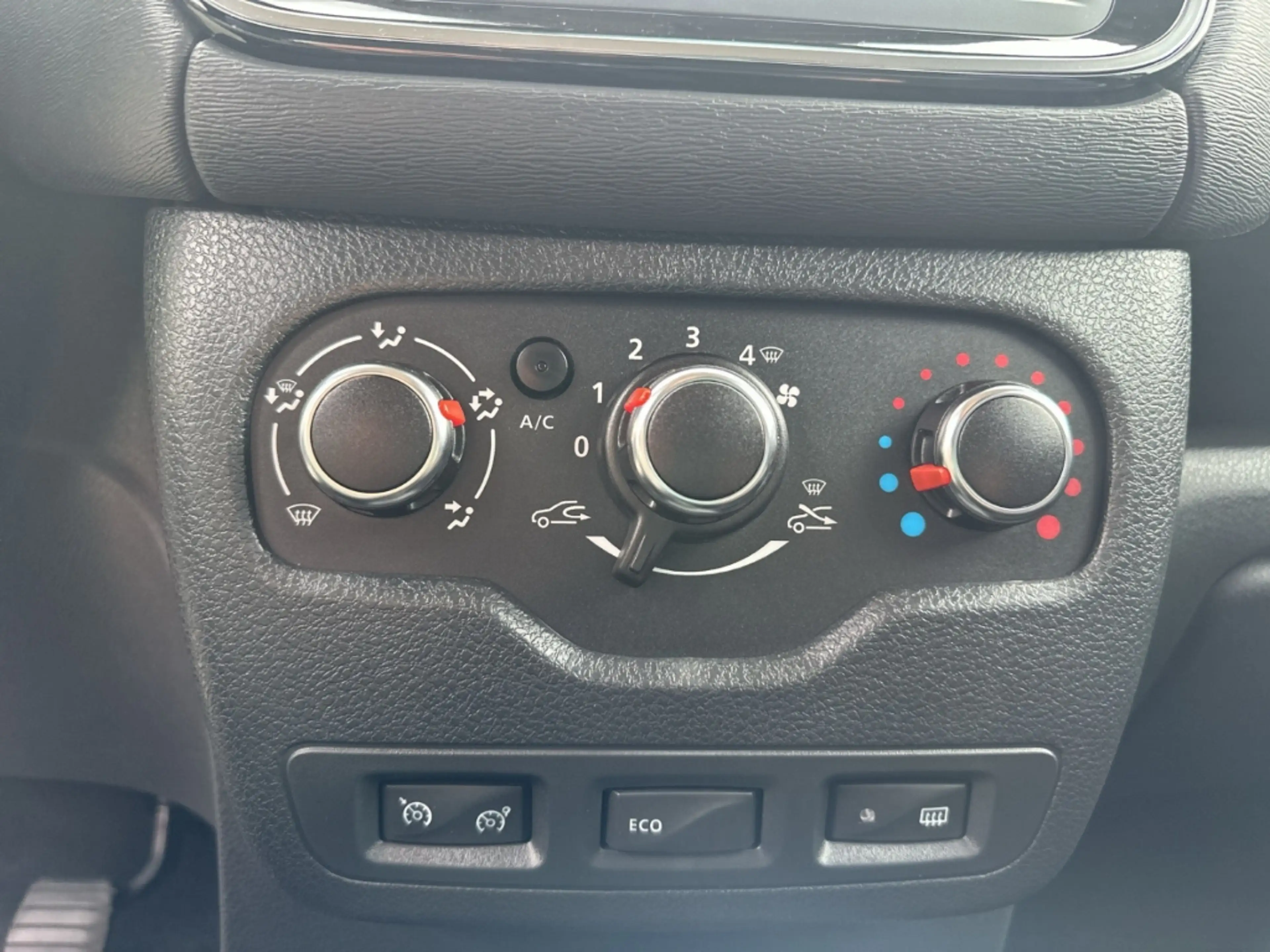 Dacia Lodgy 1.3 TCe 130 STEPWAY GPF NAVI KLIMA DAB RFK ALU — photo 14