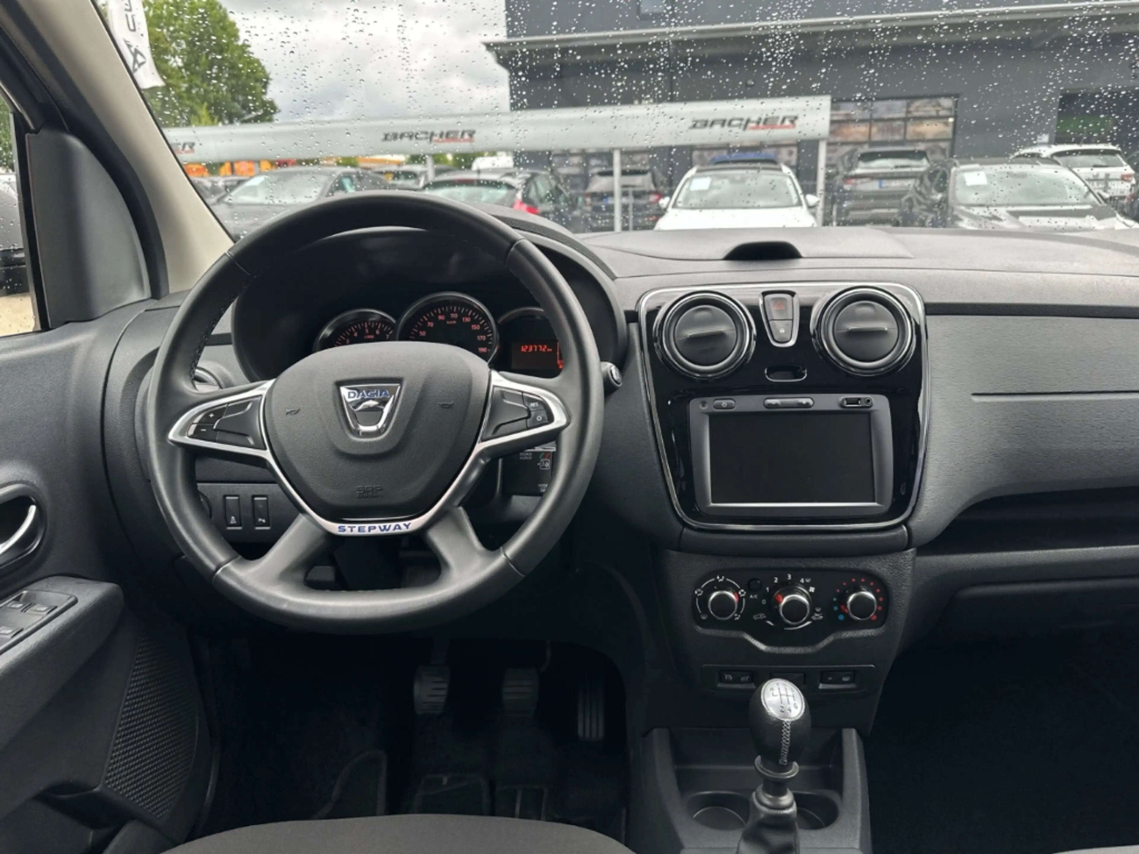 Dacia Lodgy 1.3 TCe 130 STEPWAY GPF NAVI KLIMA DAB RFK ALU — photo 12