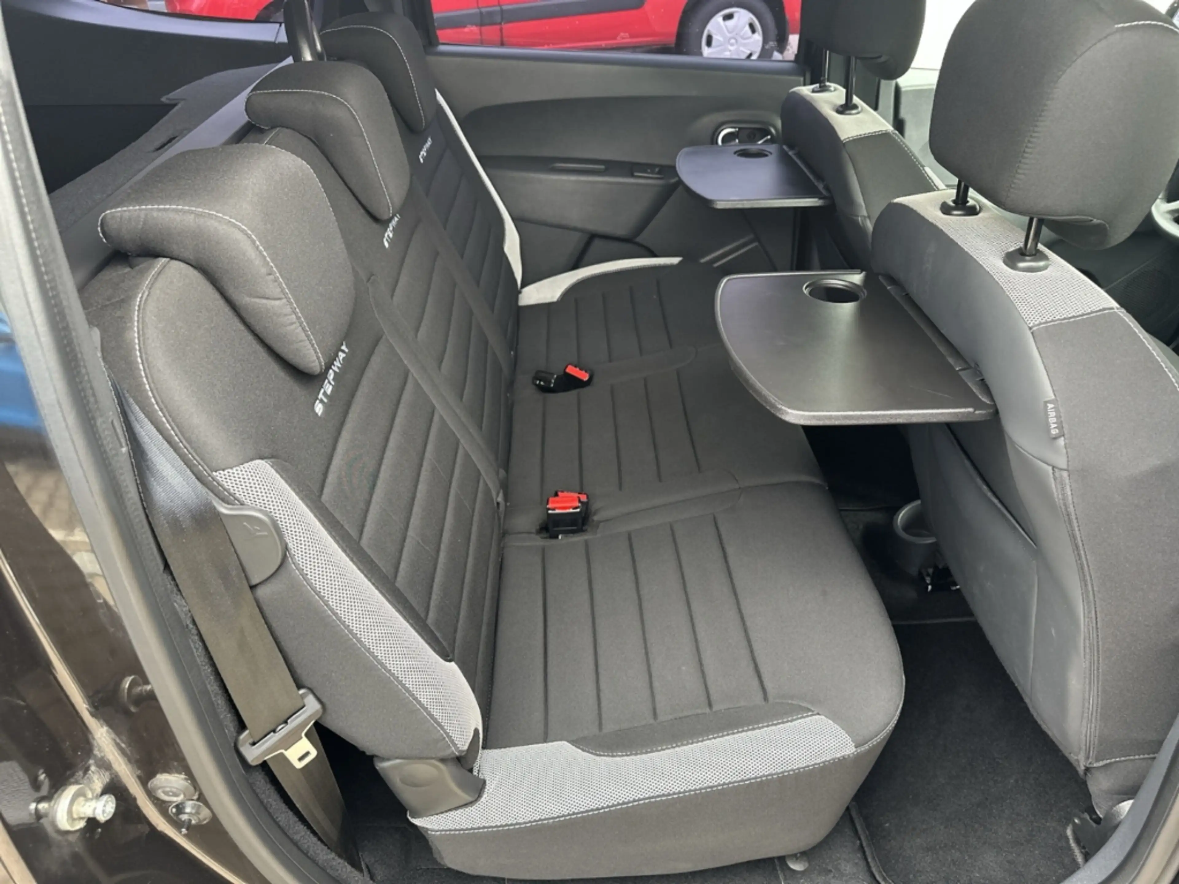 Dacia Lodgy 1.3 TCe 130 STEPWAY GPF NAVI KLIMA DAB RFK ALU — photo 11