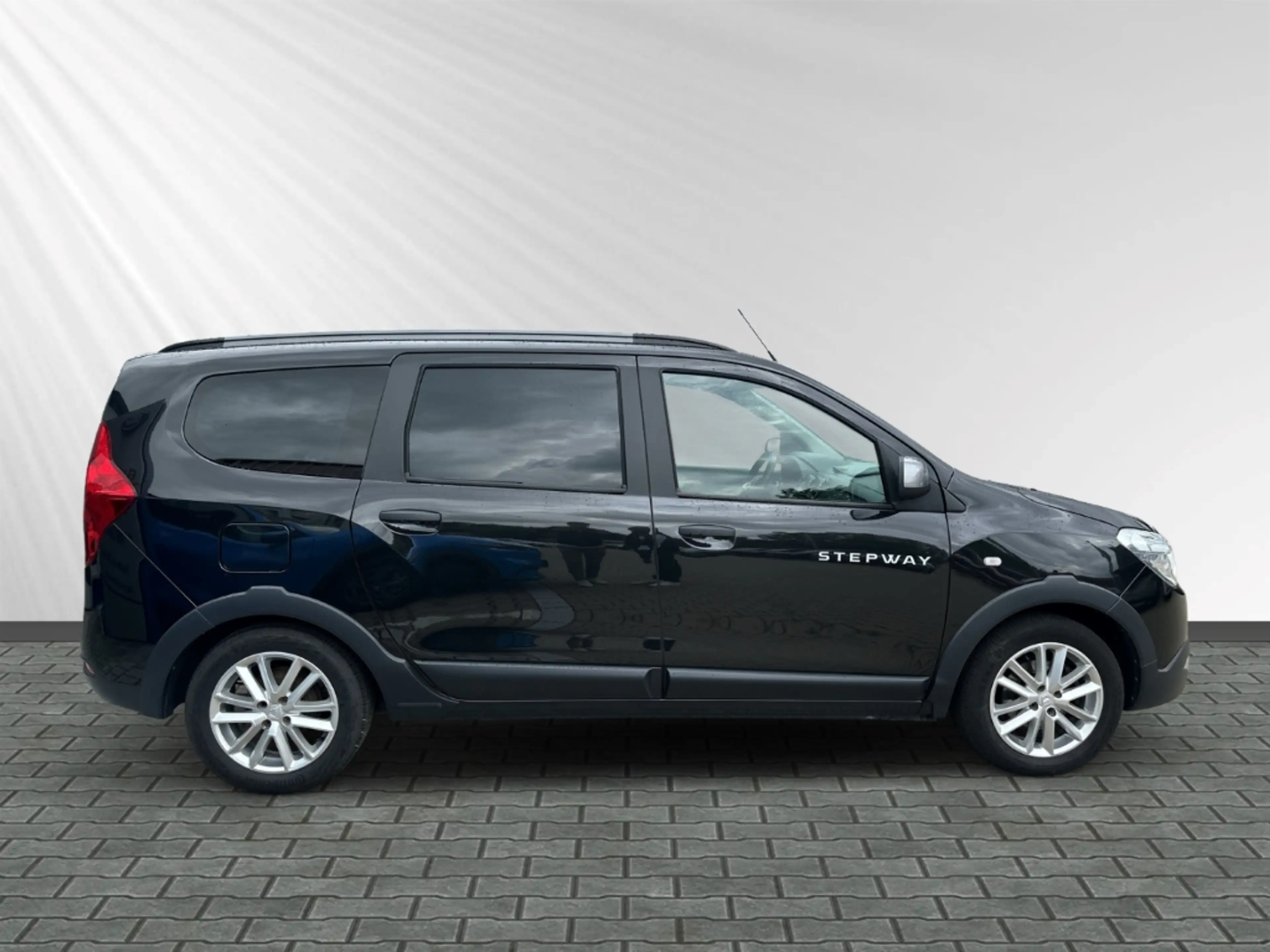 Dacia Lodgy 1.3 TCe 130 STEPWAY GPF NAVI KLIMA DAB RFK ALU — photo 6