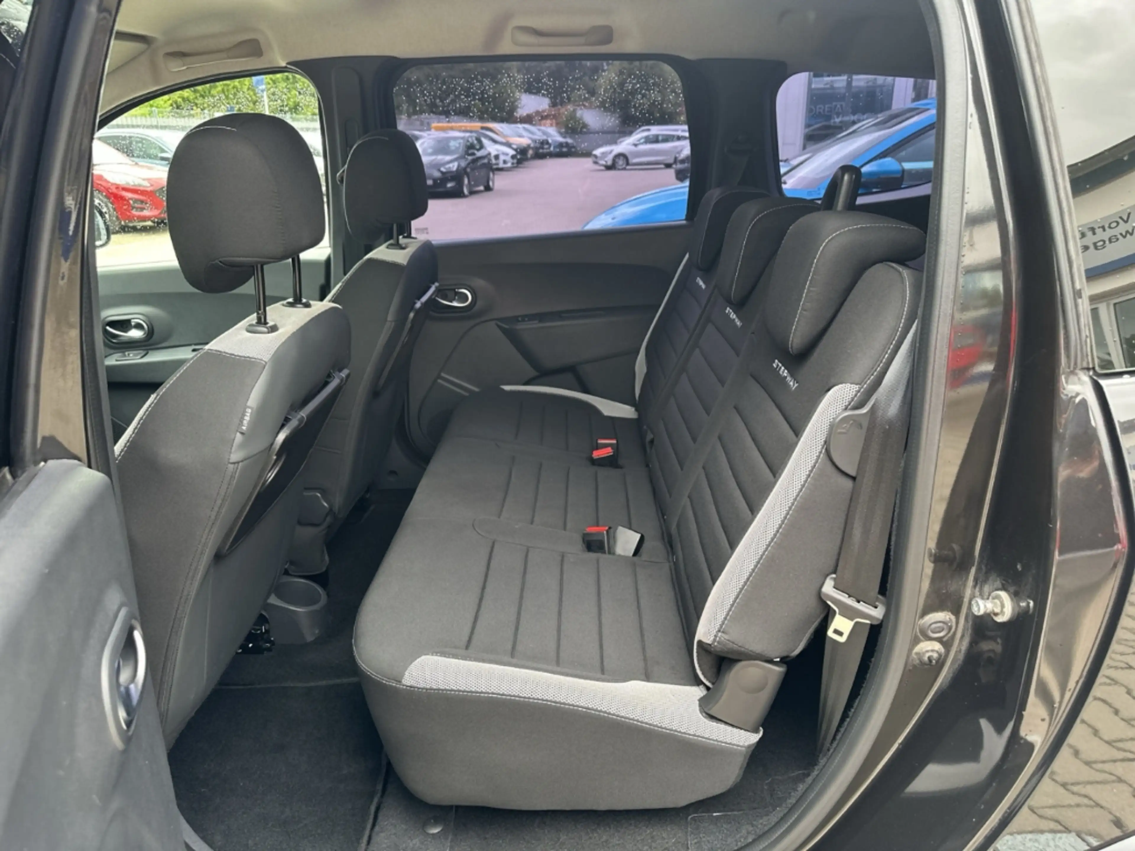 Dacia Lodgy 1.3 TCe 130 STEPWAY GPF NAVI KLIMA DAB RFK ALU — photo 10