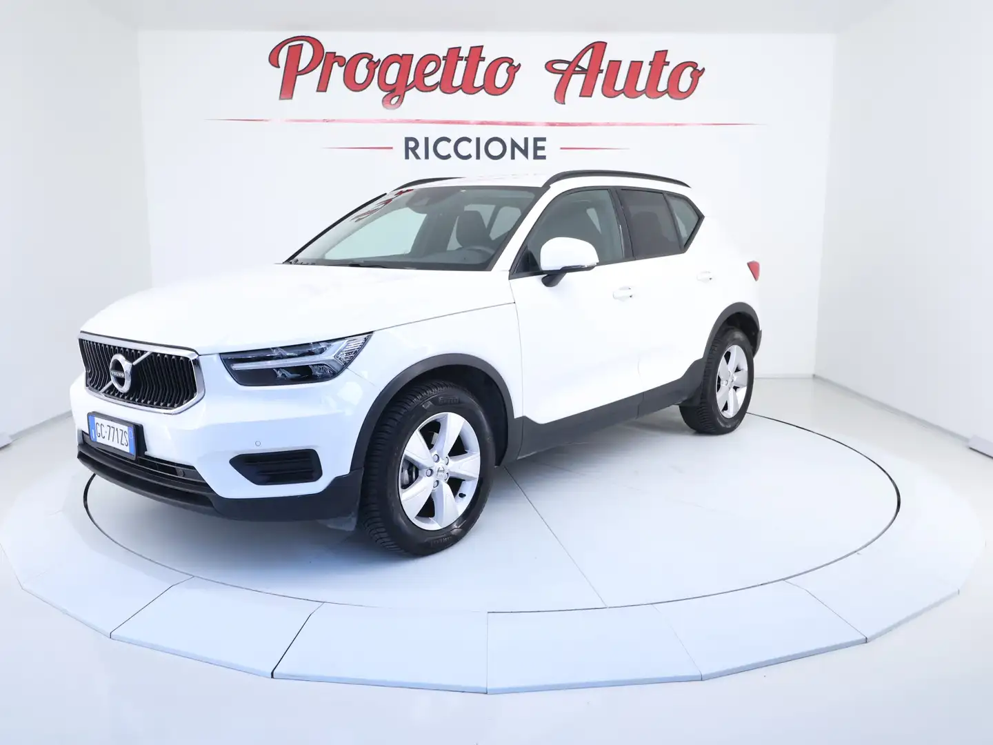 Volvo XC40 XC40 2.0 d3 Momentum Core auto ADAS CAMERA NAV LED Bílá - 1