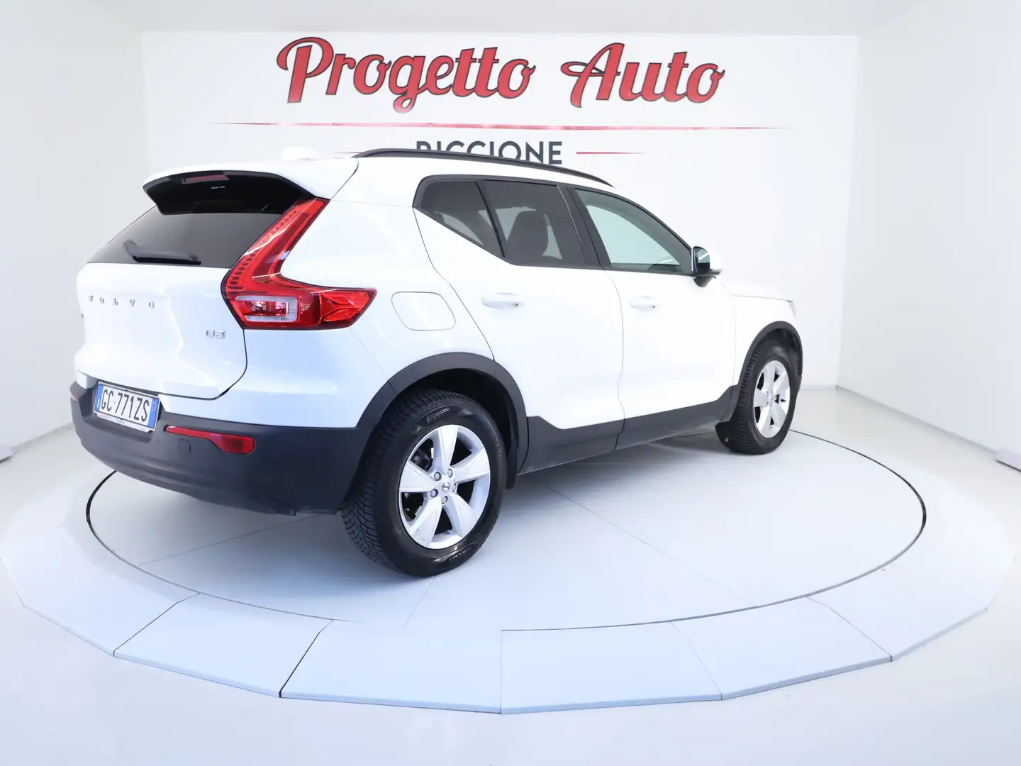 Volvo XC40 XC40 2.0 d3 Momentum Core auto ADAS CAMERA NAV LED Bílá - 2