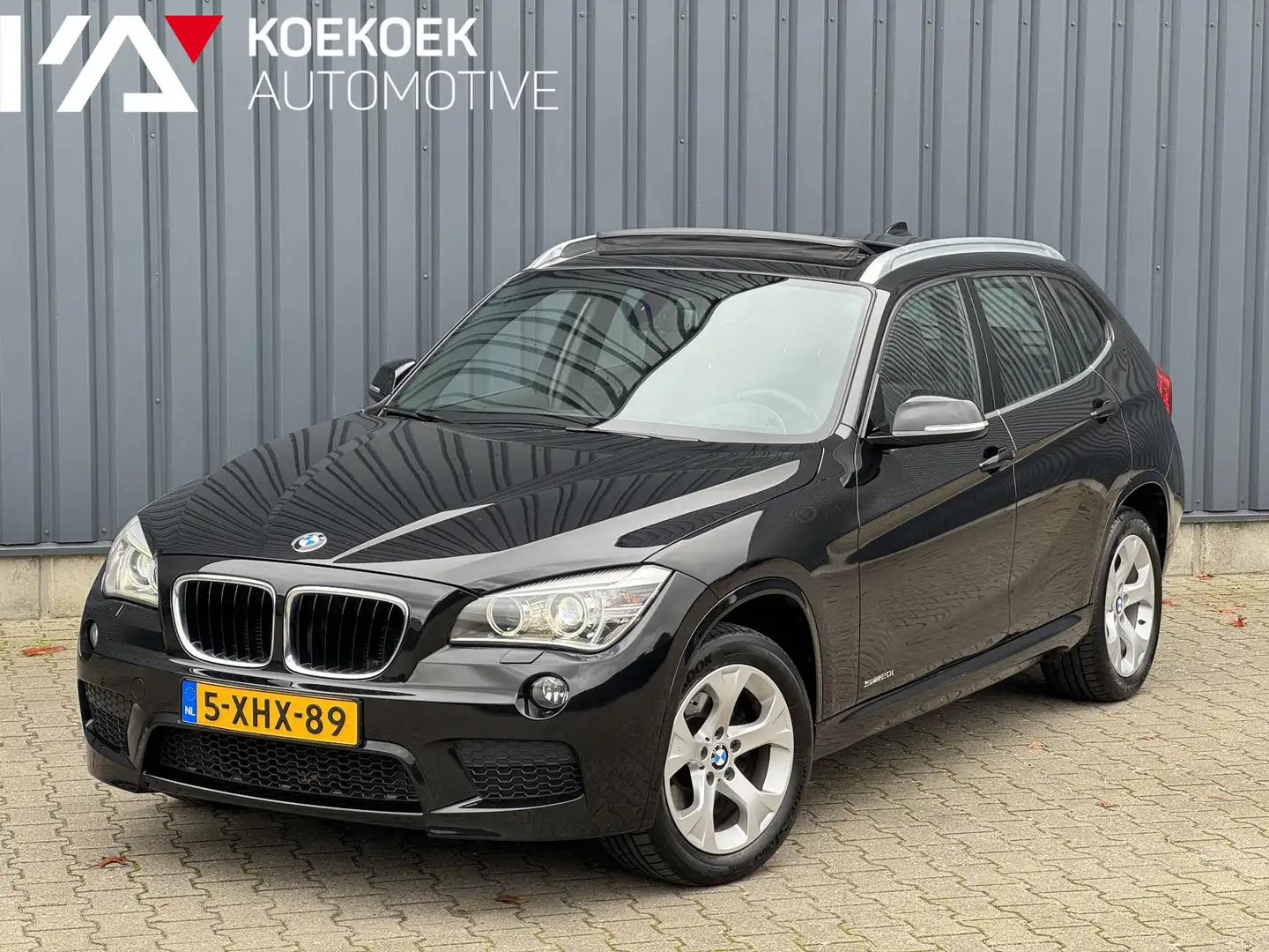 BMW X1 sDrive20i M-Sport | Pano | PDC | Leder Zwart - 1