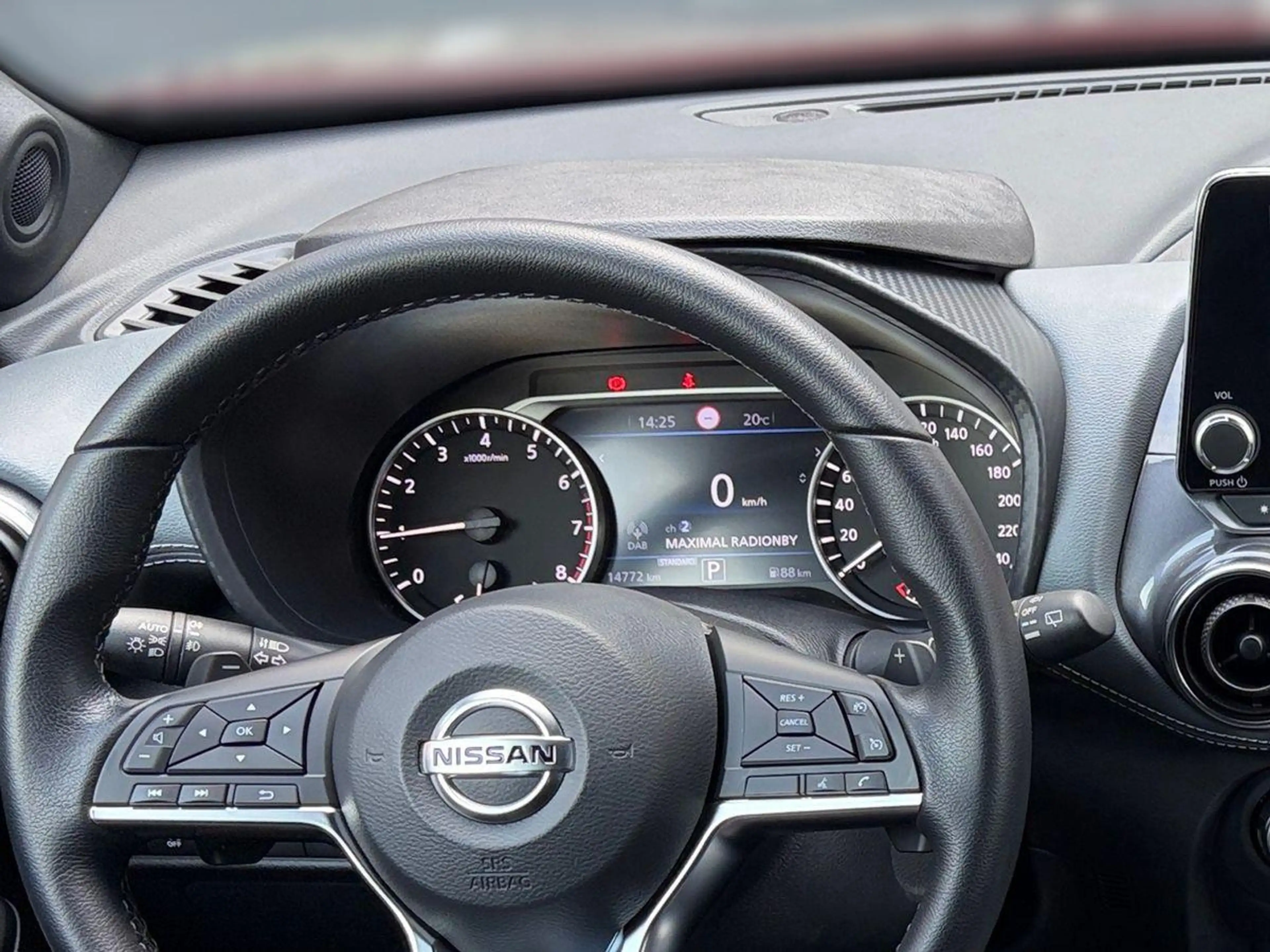 Nissan Juke 1.0 DIG-T AT N-Connecta *WINTER-PAKET* — photo 13