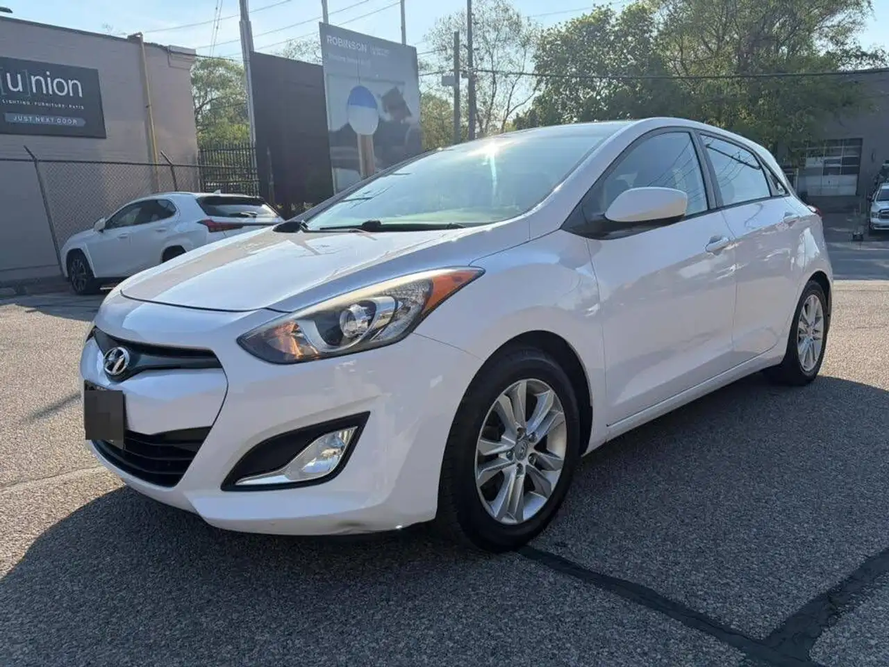 2013 Hyundai ELANTRA Base — photo 1