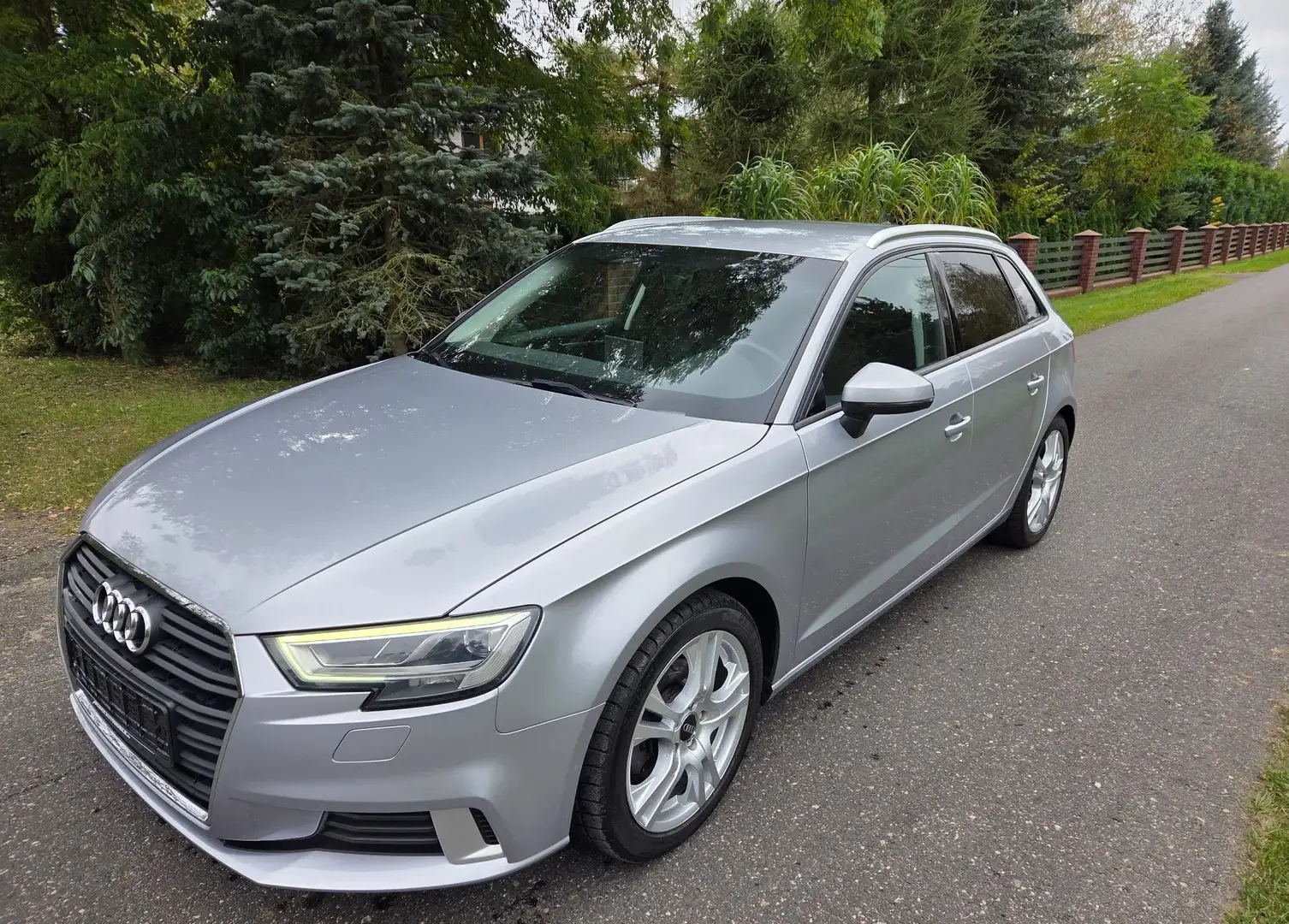 Audi A3 A3 35 TFSI cylinder on demand Sportback Grau - 2
